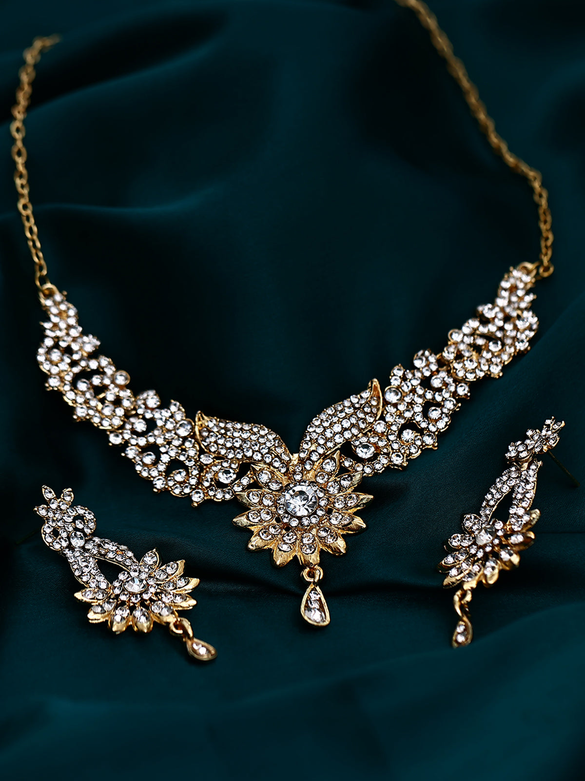 Sukkhi Fabulous Gold Plated Austrian Diamond Choker Necklace Set For Women 2560NADP800