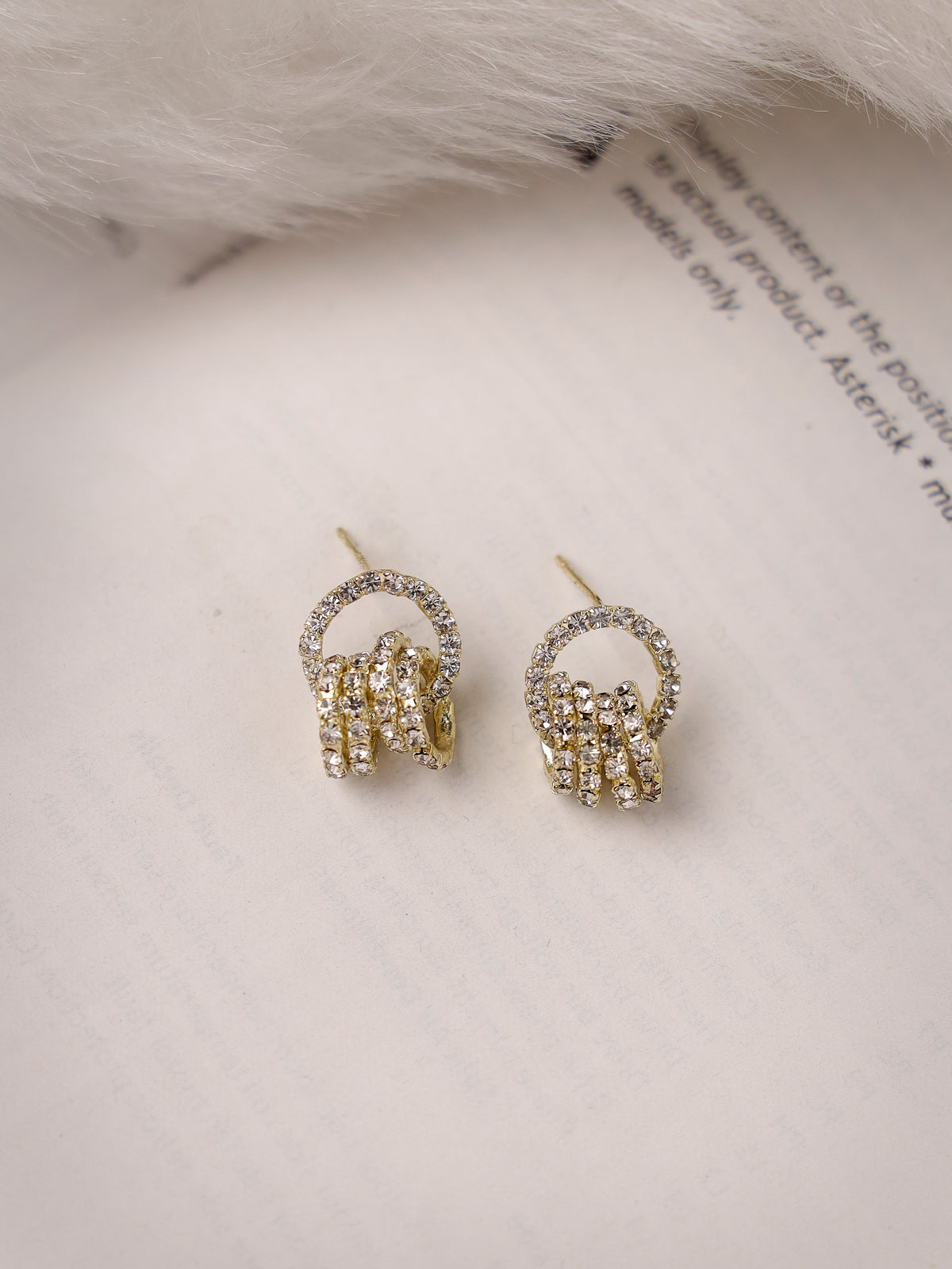 Scintillare by Sukkhi Fancy Fashionable Gold Plated With Crystals Stones Studded Studs Earring for Women & Girls Stylish Fashion|Birthday Gift for Girls & Women Anniversary Gift for Wife|E106546