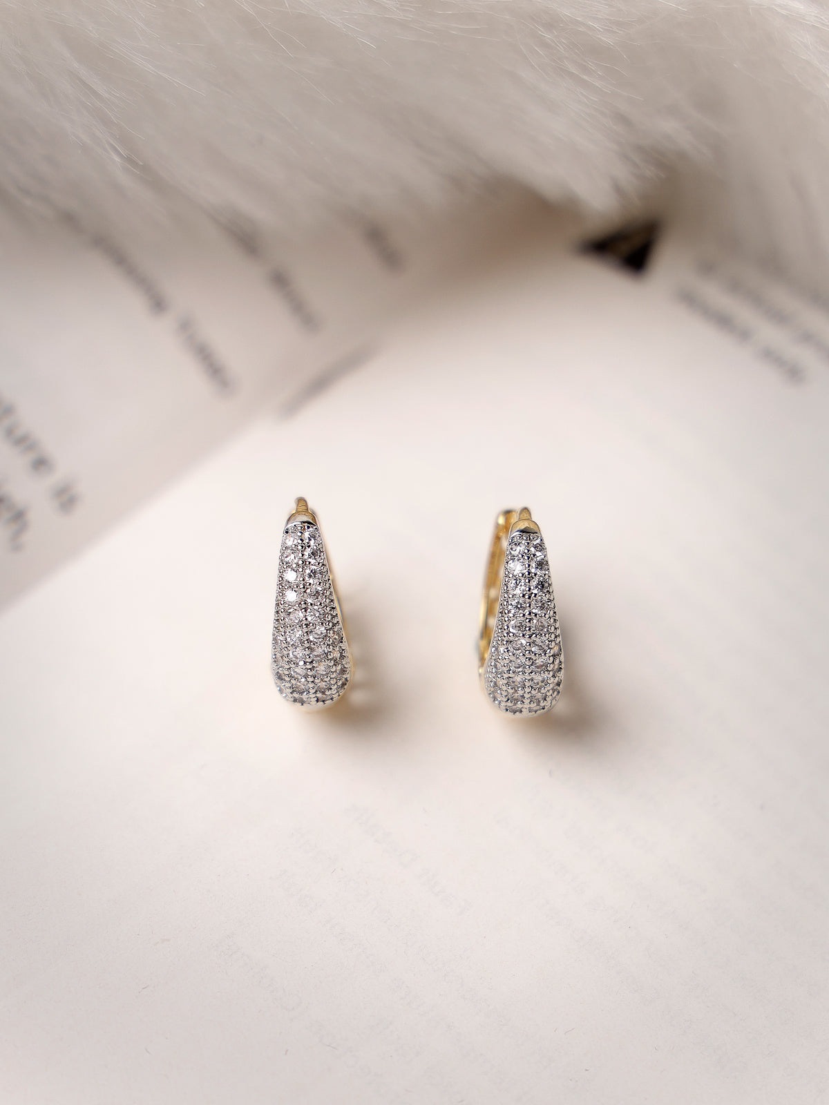 Scintillare by Sukkhi Decent Gold Plated American Diamond Bali / Hoop Earring for Women & Girls Stylish Fashion|Birthday Gift for Girls & Women Anniversary Gift for Wife|E106563