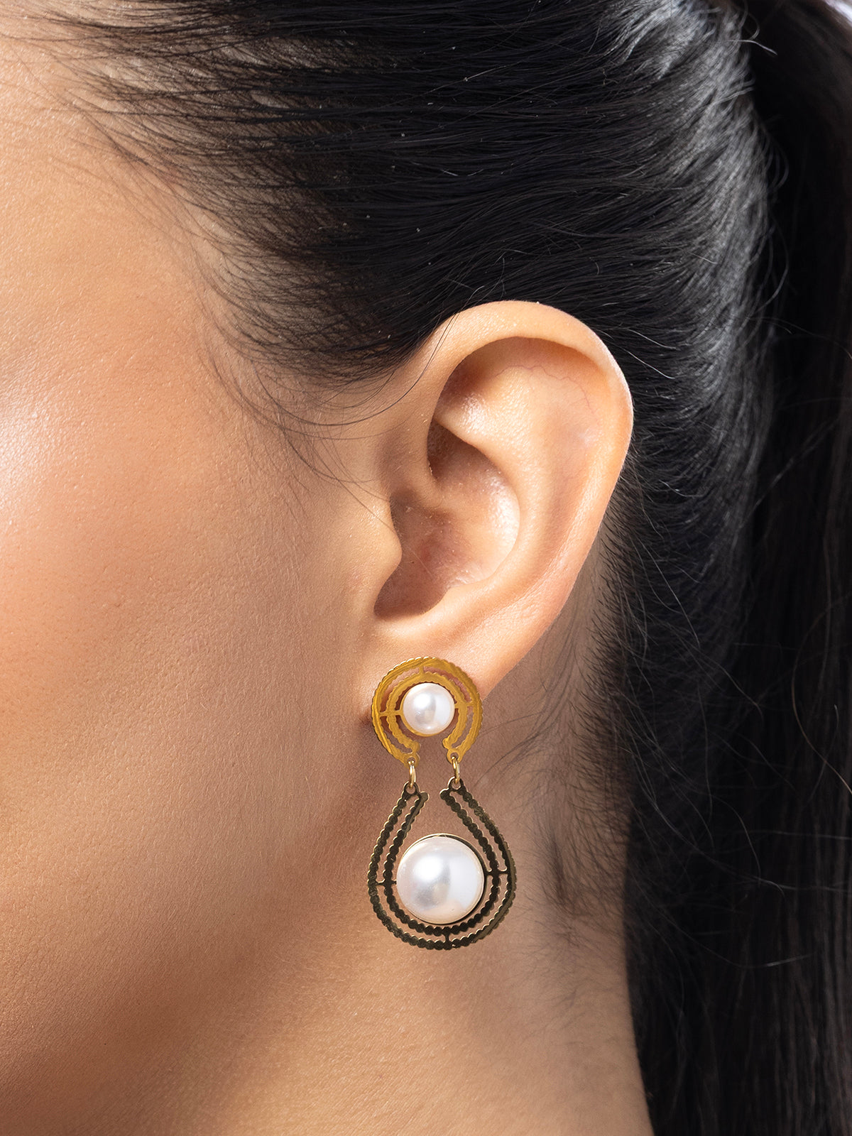 Scintillare By Sukkhi Western Stylish 18kGold Plated with Stainless Steel Pearls Dangler Earring Jewellery for Women & Girls|Anti Tarnish Jewellery|Gifts for Wife Girlfriend Mother Sister|E107001