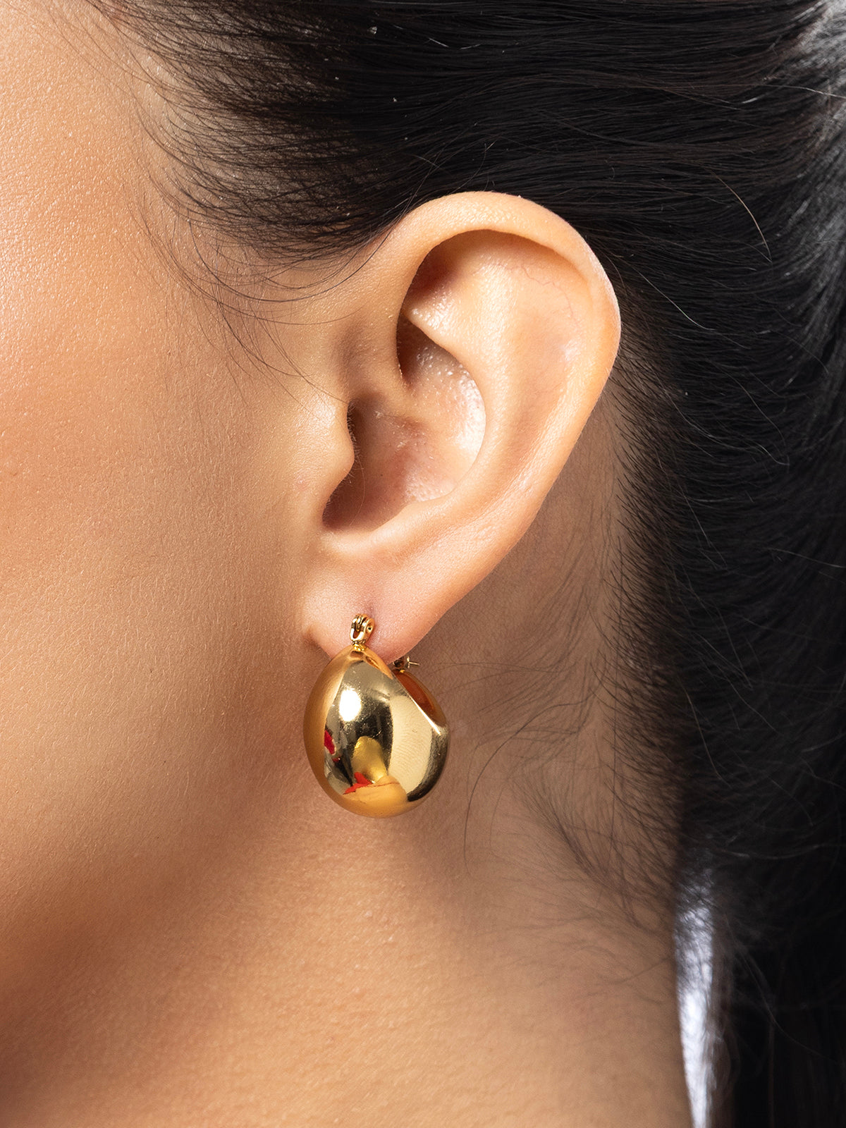 Scintillare By Sukkhi Chunky Golden Dainty 18kGold Plated with Stainless Steel Hoop Bali Korean Fashion Earring Jewellery for Women|Anti Tarnish Jewellery|Gifts for Wife Girlfriend Mother|E107031