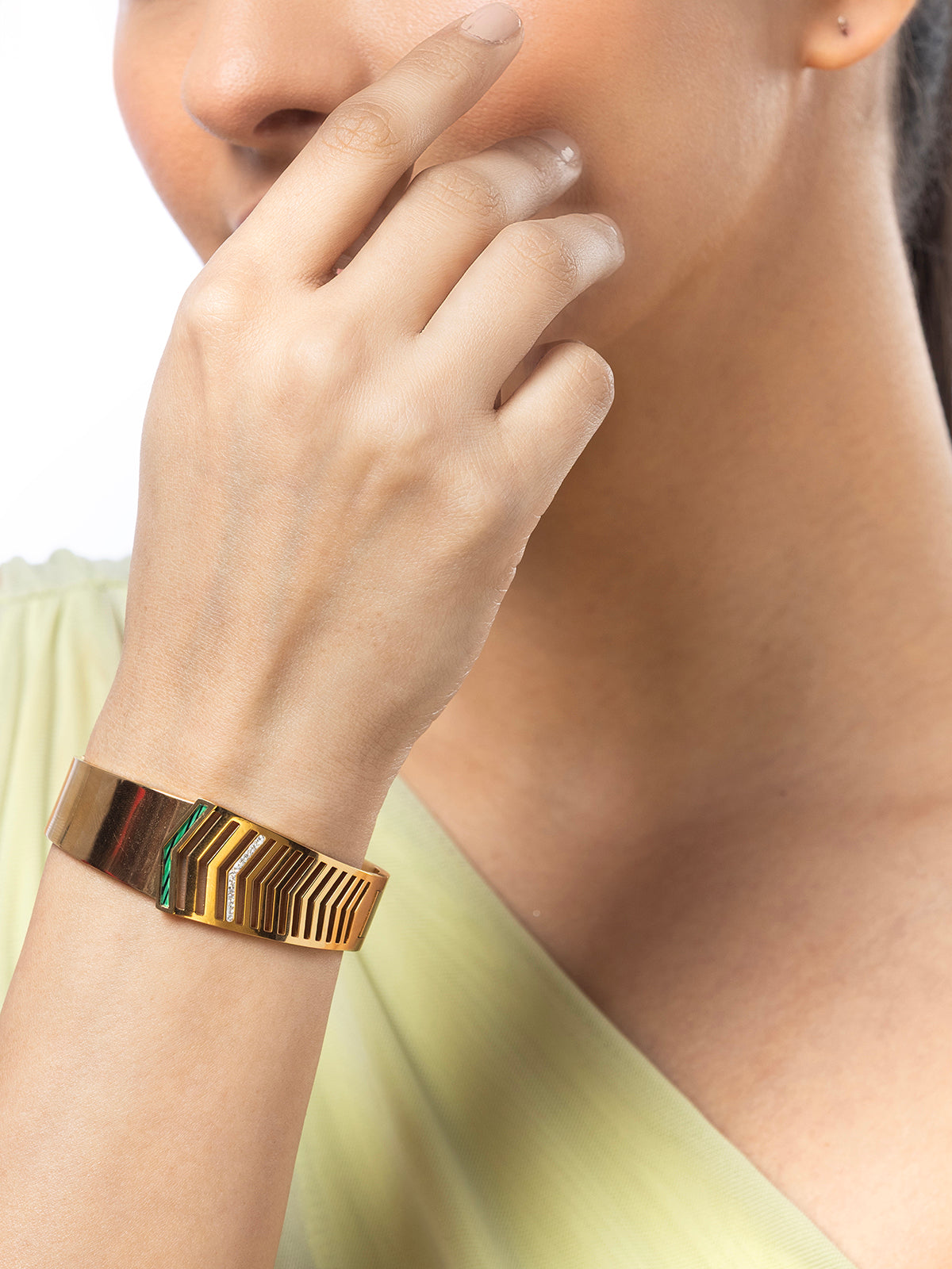 Scintillare By Sukkhi Stylish 18kGold Plated with Stainless Steel & Crystal Stones Openable Kada Bracelet Jewellery for Women & Girls|Anti Tarnish Jewellery|Gifts for Wife Girlfriend Mother|K107051