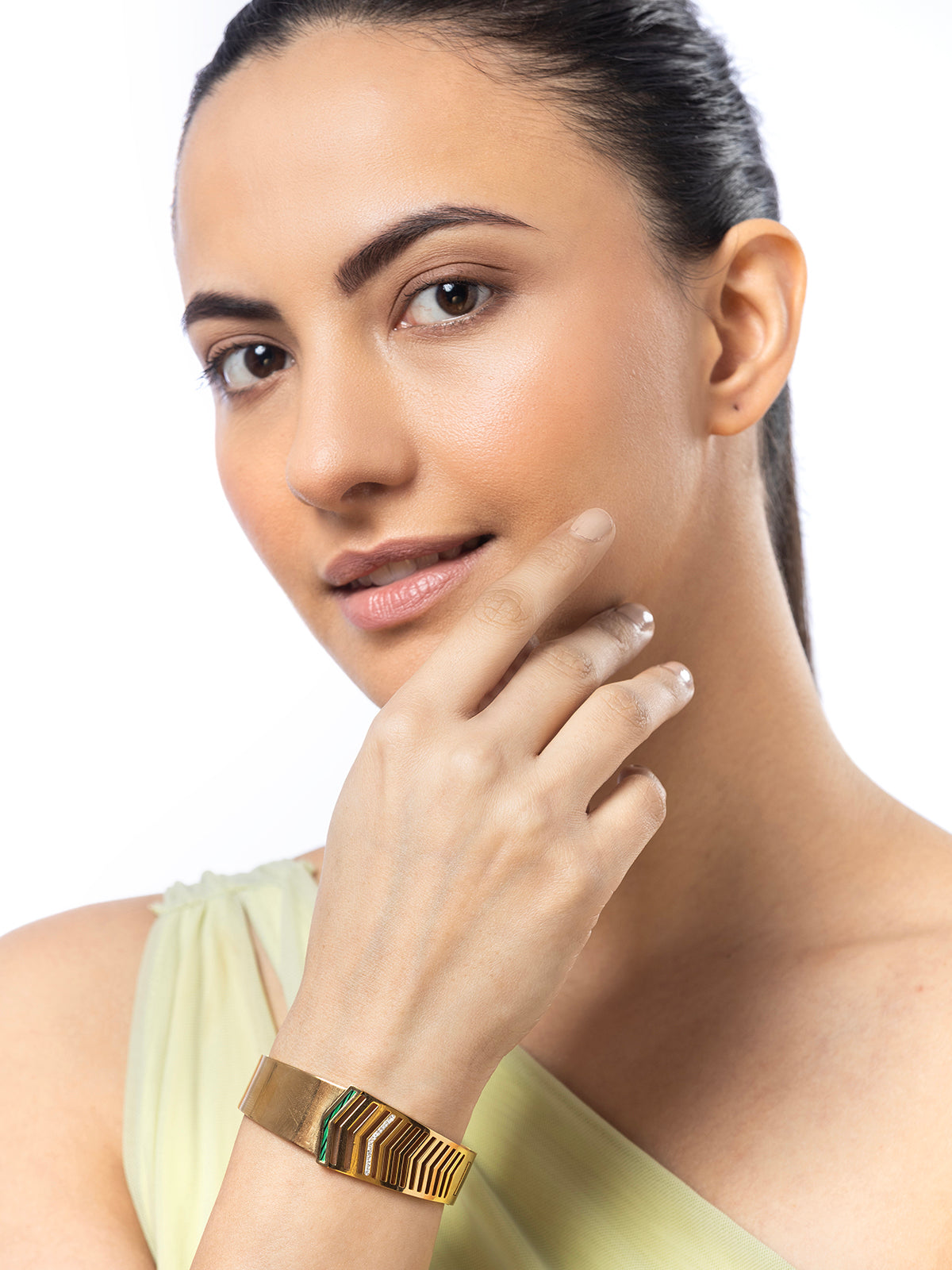 Scintillare By Sukkhi Stylish 18kGold Plated with Stainless Steel & Crystal Stones Openable Kada Bracelet Jewellery for Women & Girls|Anti Tarnish Jewellery|Gifts for Wife Girlfriend Mother|K107051