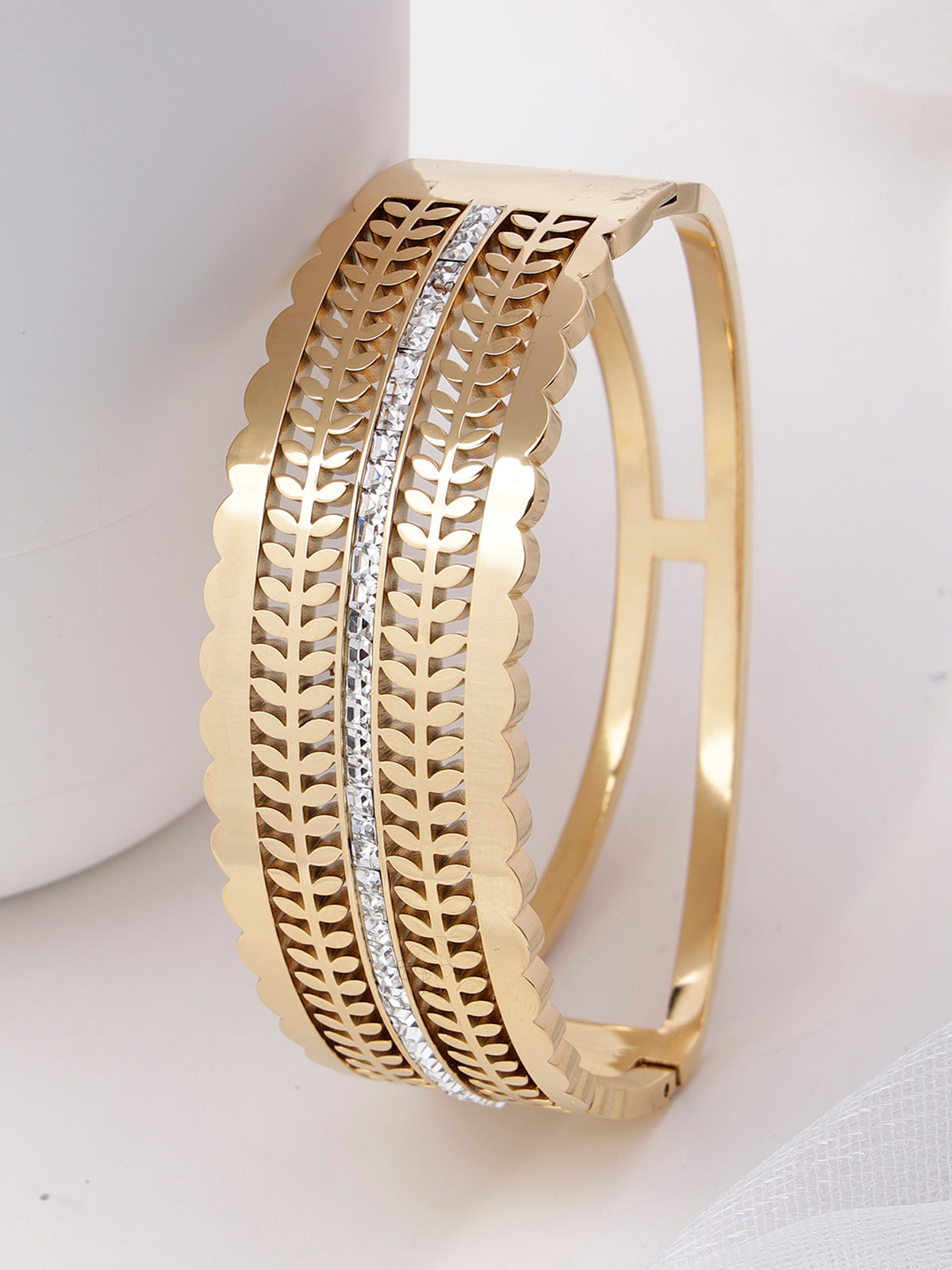 Scintillare By Sukkhi 18kGold Plated with Stainless Steel & Crystal Stones Openable Kada Bracelet Jewellery for Women & Girls|Anti Tarnish Jewellery |Gifts for Wife Girlfriend Mother Sister|K107058