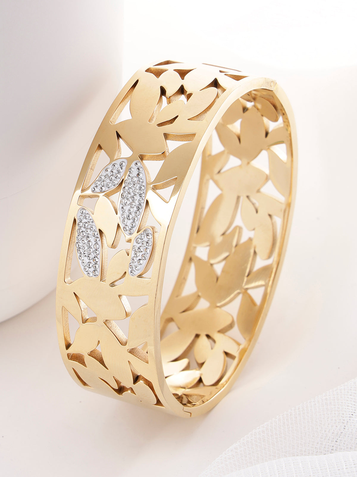 Scintillare By Sukkhi Stylish Gold Plated with Stainless Steel & Crystal Stones Openable Kada Bracelet Jewellery for Women & Girls|Anti Tarnish Jewellery|Gift for Wife Girlfriend Mother Sister|K107059