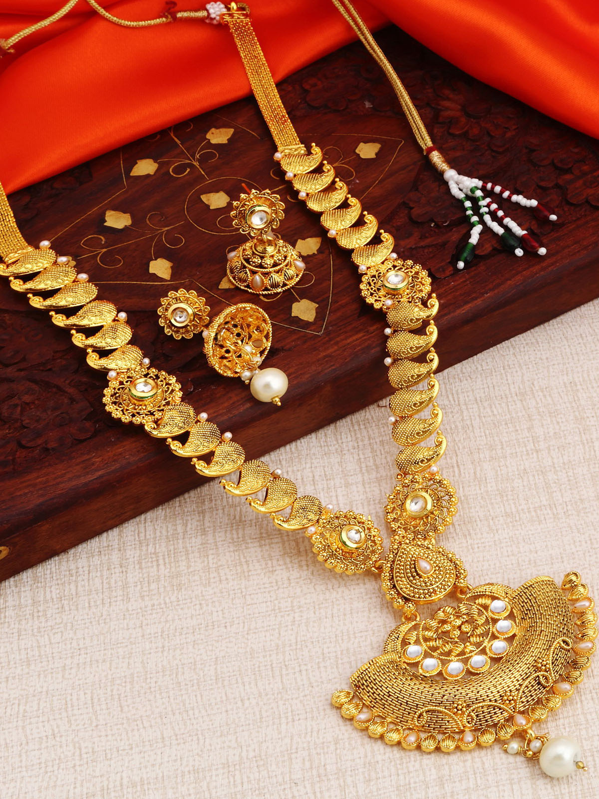 Sukkhi Attractive Gold Plated Necklace Set For Women N72434GLDPI012018