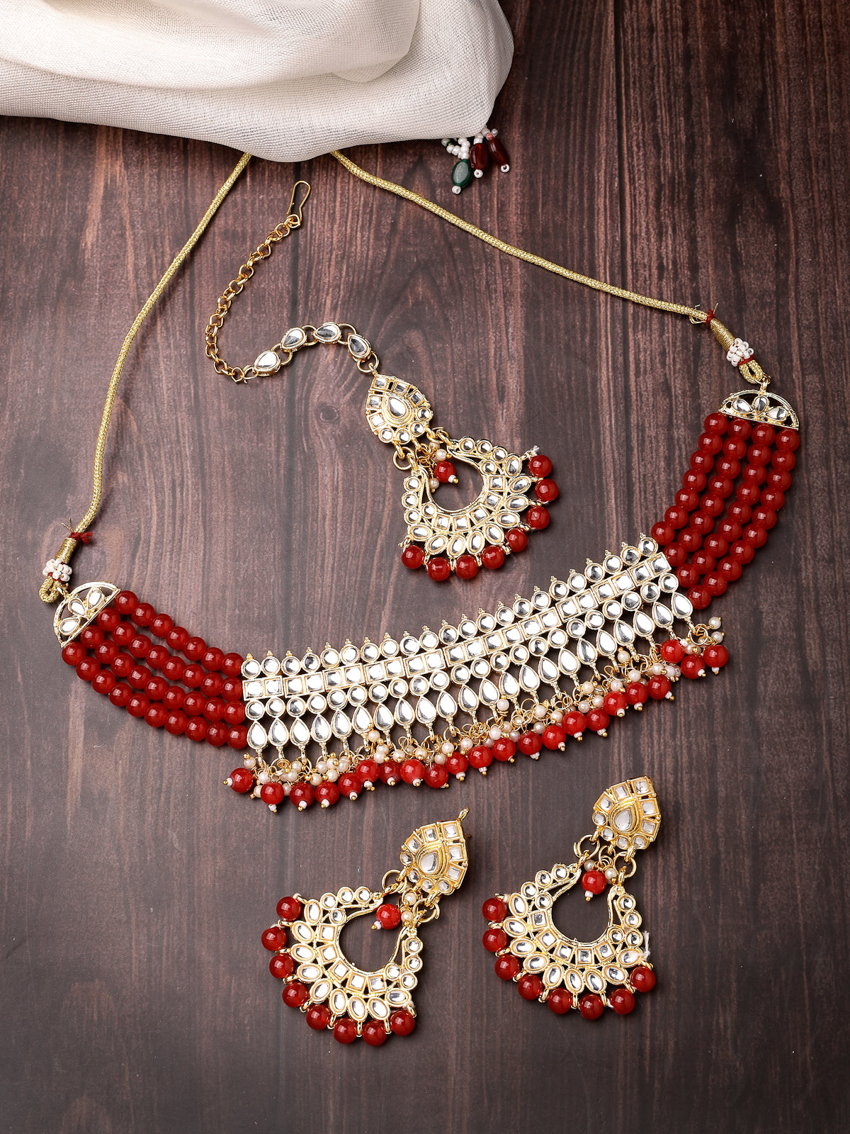 Sukkhi Decent Gold Plated Red Beadded With White Kundan Choker Necklace Set with Dangler Earring & Maangtikka Jewellery Set for Women & Girls|Set of 1|N73502 N73502
