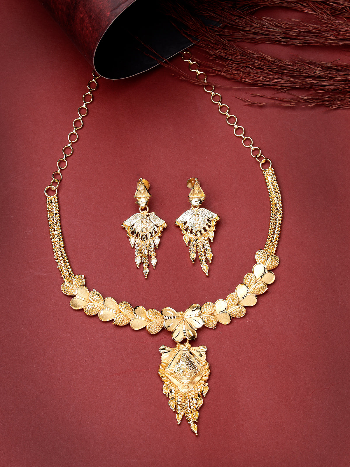 Sukkhi Unique Fashionable 18 Gram High Gold Plated Heart Shaped Adjustable Choker Necklace Set with Dangler Earrings Jewellery Set for Women & Girls |Set of 1|N73716