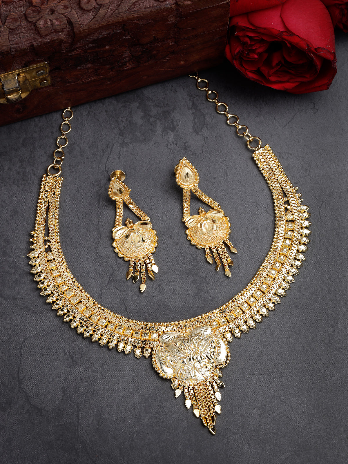 Sukkhi Stylish Traditional 18 Gram High Gold Plated Adjustable Choker Necklace Set with Dangler Earrings Jewellery Set for Women & Girls|Set of 1|N73723