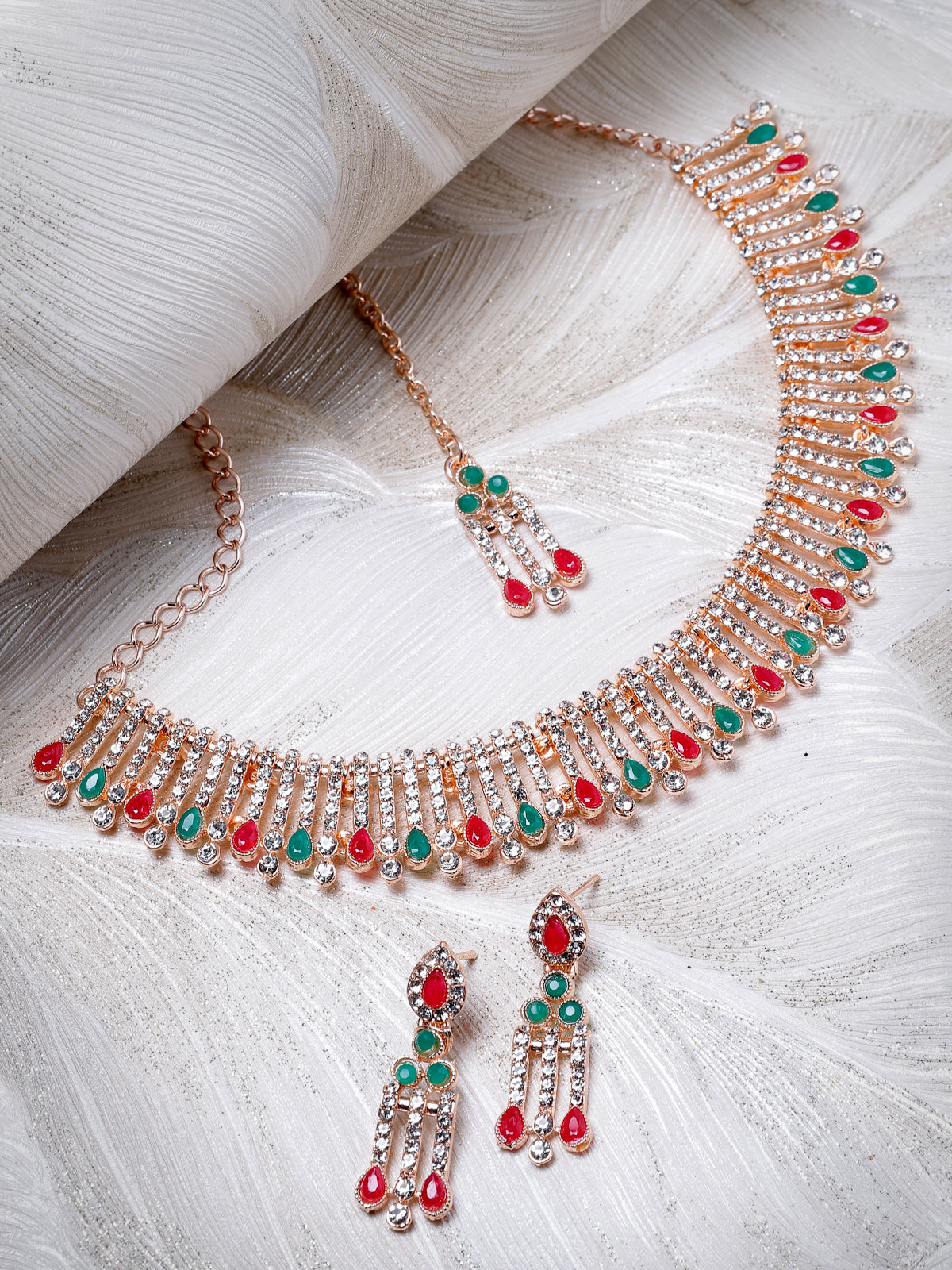 Sukkhi Admirable Fashionable Red-Green Kundan With Ad Stones Collar Bone Necklace Set With Earring And Maangtika | Jewellery Set For Women (NS105488)