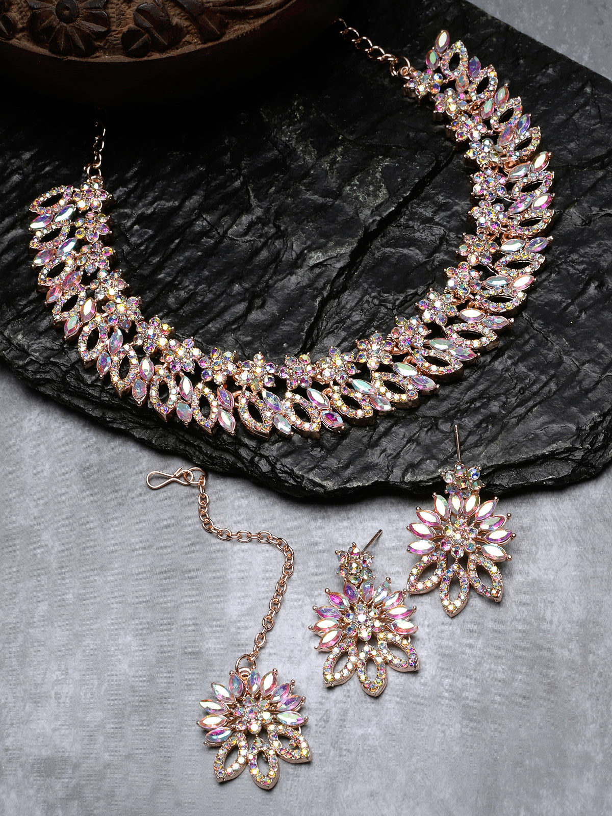 Sukkhi Dangling Rose Gold Plated Stone Floral Collar Bone Necklace Set With Earring And Maangtika | Jewellery Set For Women (NS105489)
