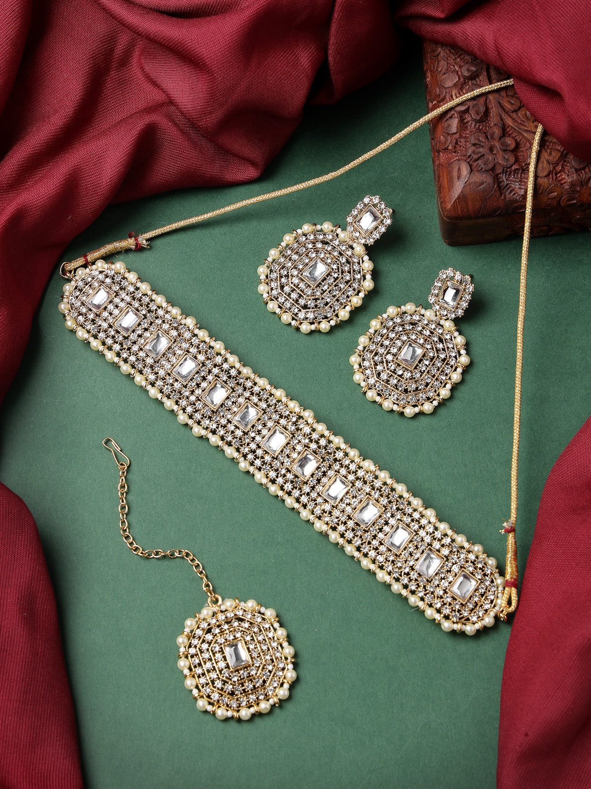 Sukkhi Decent Traditional White Kundan & Beads Choker Necklace Set With Earring And Maangtika | Jewellery Set For Women (NS105593)