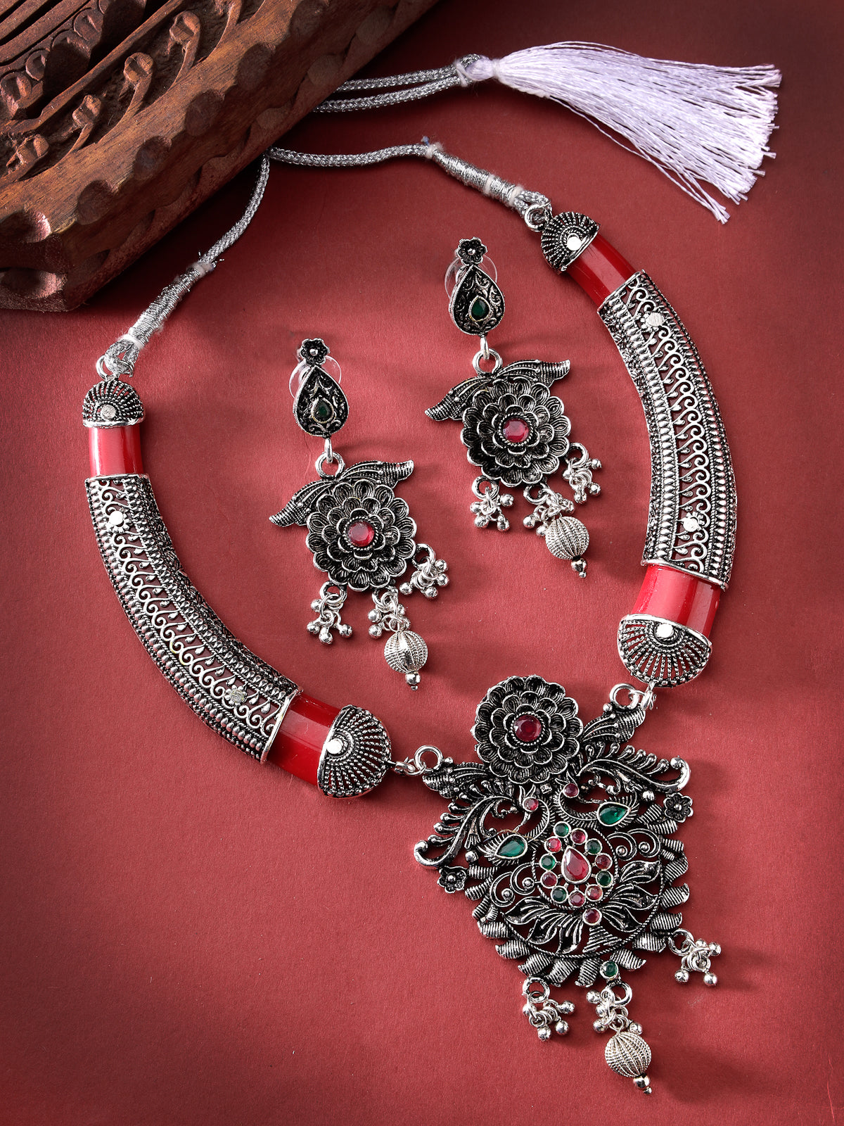 Sukkhi Classic Oxidised Silver Plated Floral Choker Hasli Style Red Necklace Set With Dangle Earrings Jewellery Set For Women & Girls|Set of 1|NS106054