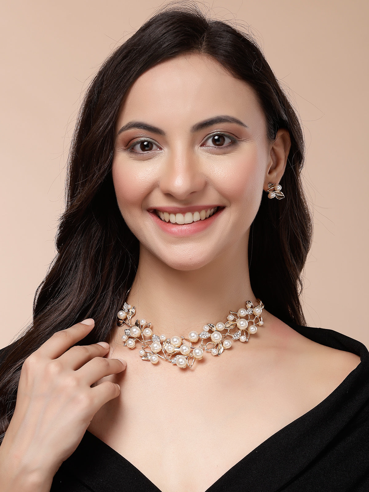 Scintillare By Sukkhi Lavish Fashionable Gold Plated Crystal Diamond Studded with Pearls Leaf Shaped Choker Necklace with Studs Earring Jewellery Set for Women & Girls|Latest Stylish Jewellery|NS107289