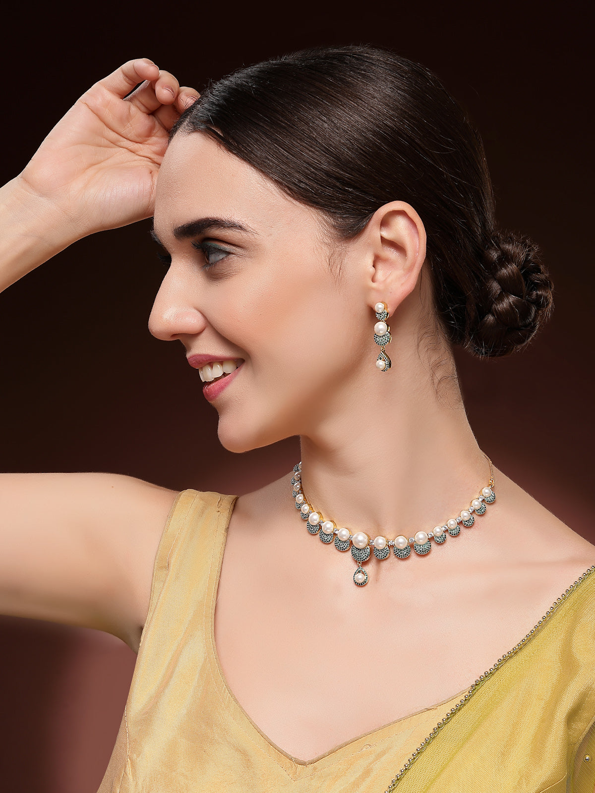 Sukkhi Stylish Geometric Design Gold Plated with Cubic Zirconia Pearl Studded Green Brass Collar Necklace with Drop Earrings Jewellery Set for Women|Latest Stylish Gifts for All Occasions|NS116031