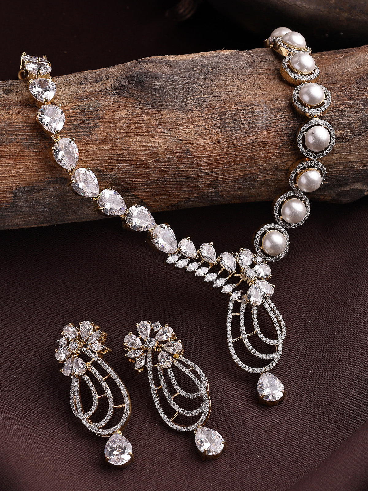 Sukkhi Admirable Tear Drop Round Design Gold Plated Cubic Zirconia & Pearl Studded White Brass Collar Necklace & Drop Earrings Jewellery Set for Women|Latest Stylish Gifts for All Occasions|NS116060