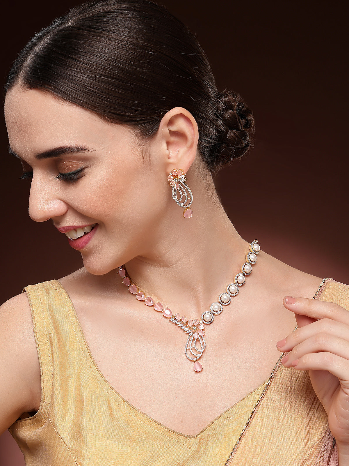 Sukkhi Pretty Pink Tear Drop Round Design Gold Plated Cubic Zirconia & Pearl Studded Brass Collar Necklace with Drop Earrings Jewellery Set for Women|Latest Stylish Gifts for All Occasions|NS116065