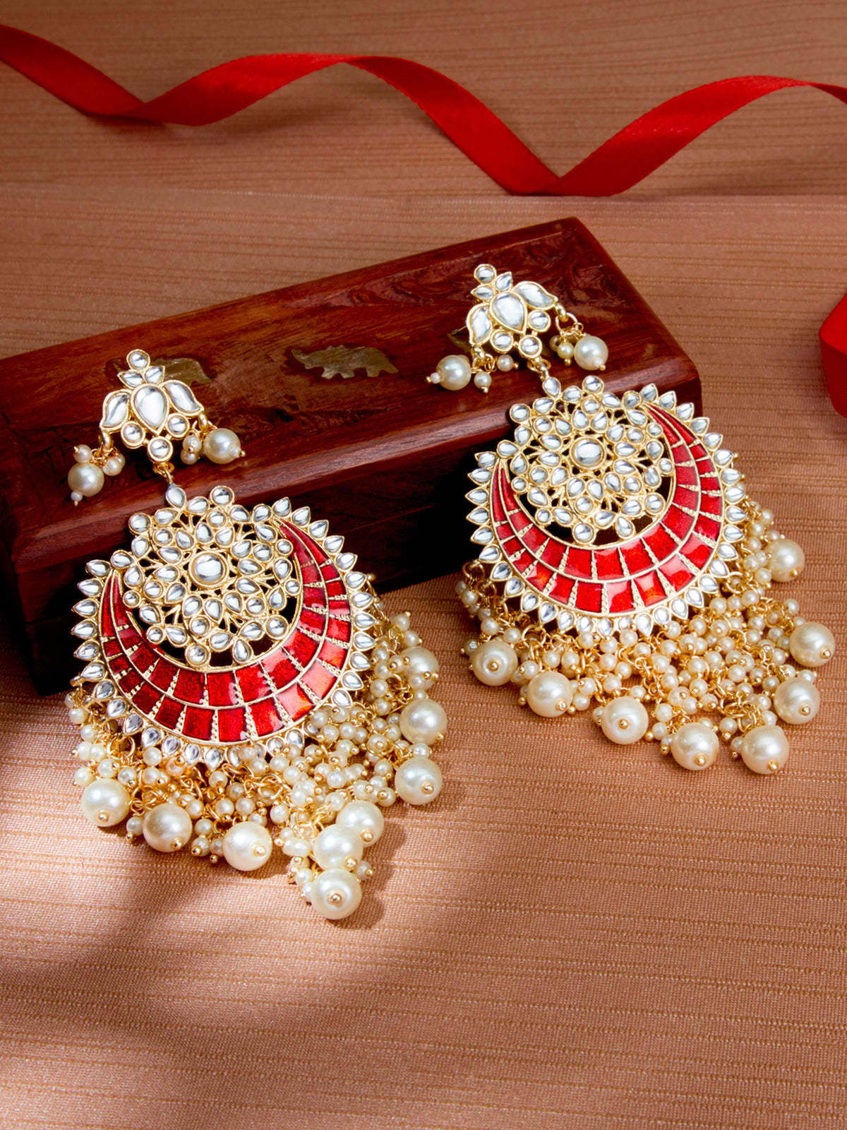 Sukkhi Glamorous Pearl Gold Plated Kundan Meenakari Earring Set for Women SKR85660