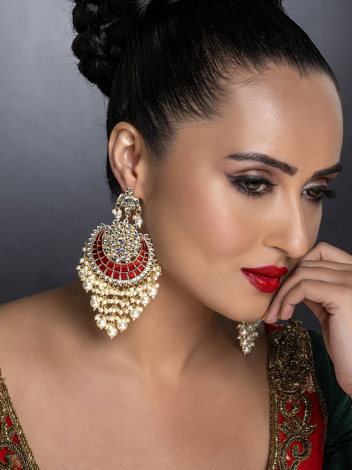 Sukkhi Glamorous Pearl Gold Plated Kundan Meenakari Earring Set for Women SKR85660