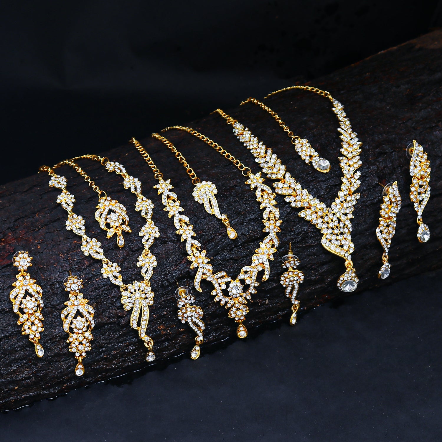 Sukkhi Pleasing 3 Pieces Necklace Set Combo