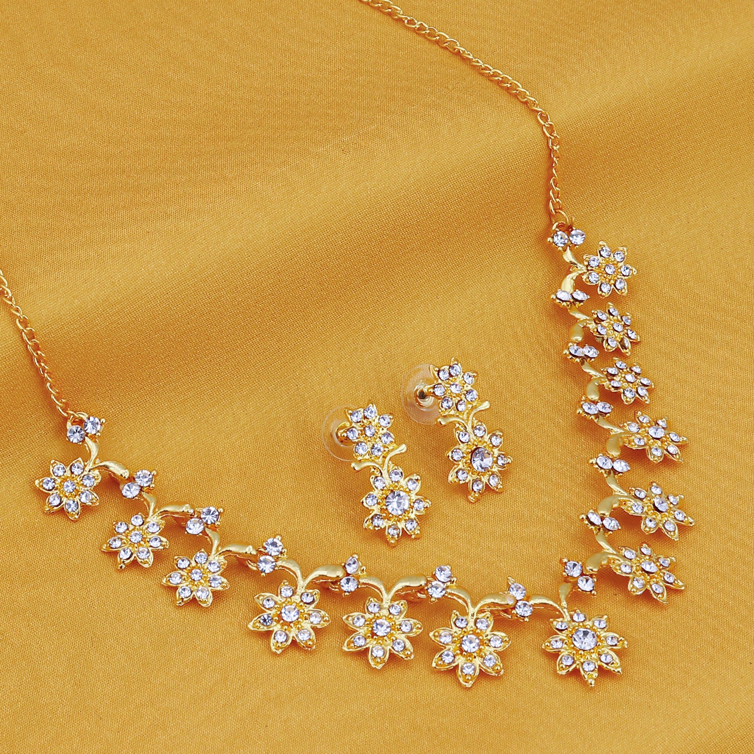 Sukkhi Stylish Gold Plated Collar Necklace set For Women
