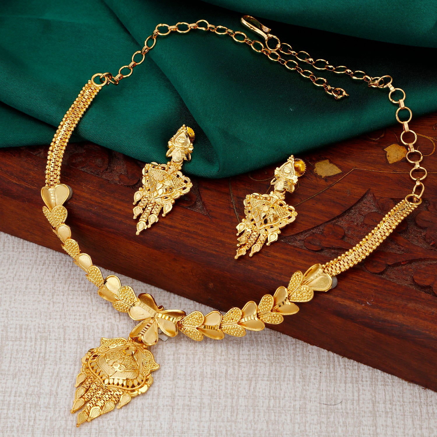 Sukkhi Gleaming 24 Carat 1 Gram Gold Jewellery Alloy Necklace Set for Women