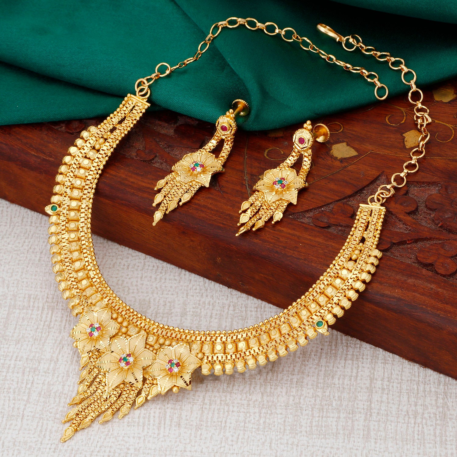 Sukkhi Classy Alloy 24 Carat 1 Gram Gold Jewellery Necklace Set for Women