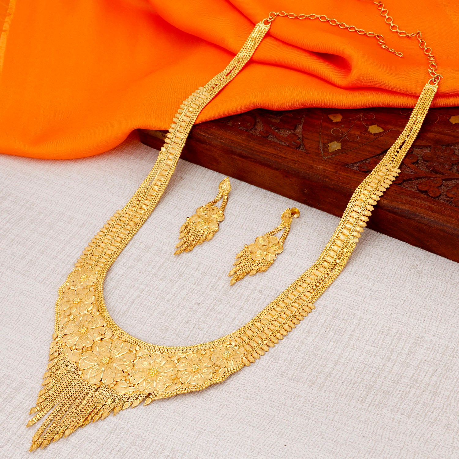 Sukkhi Ravishing 24 Carat 1 Gram Gold Jewellery Necklace Set for Women