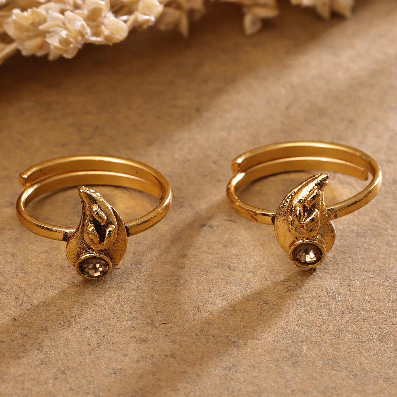 Sukkhi Lovley Golden Gold Plated Pearl Toe Ring for Women