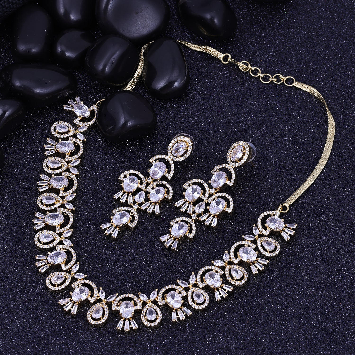Sukkhi Studly White Gold Plated Cz Choker Necklace Set For Women