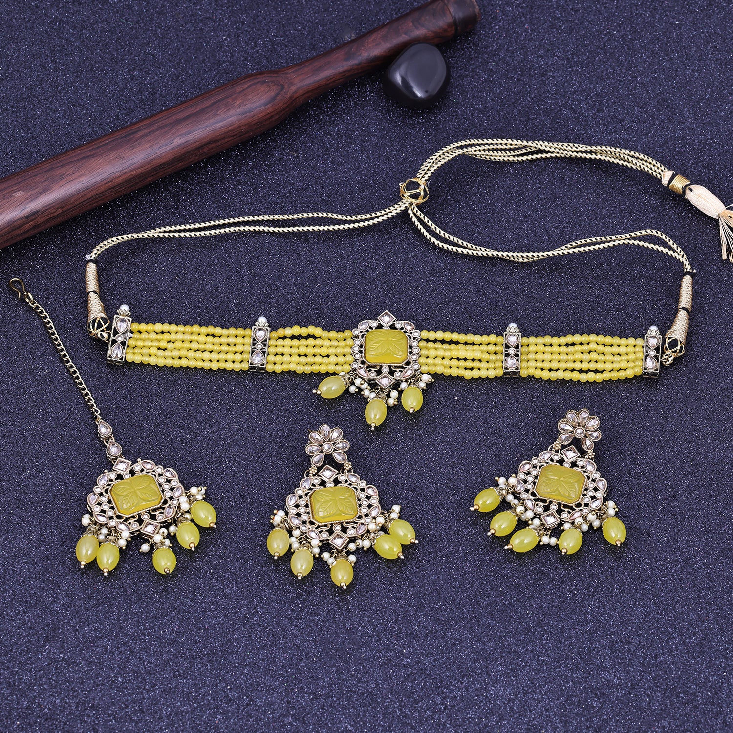 Sukkhi Glamorous Yellow Gold Plated Pearl Choker Necklace Set With Maang Tikka For Women