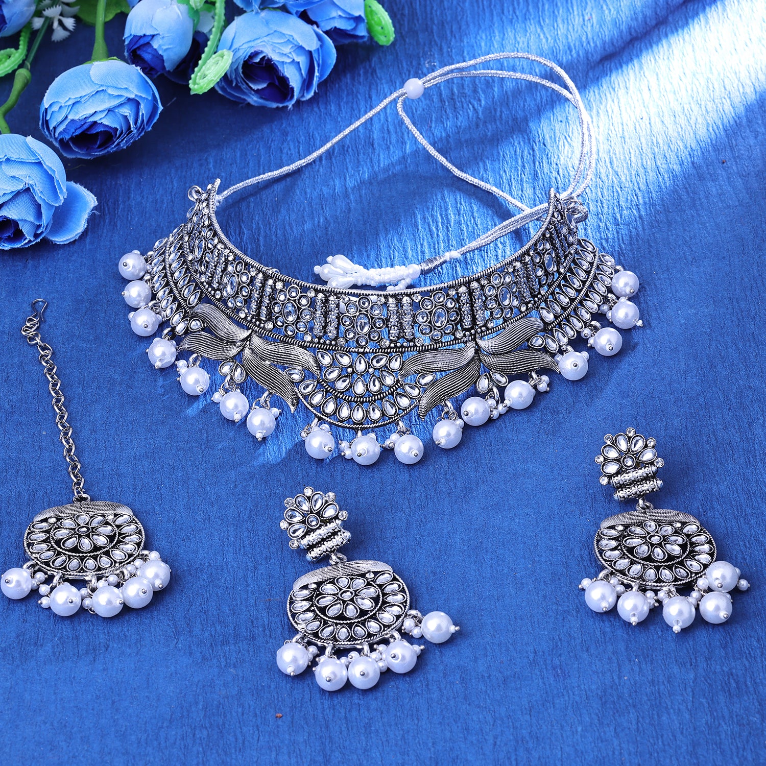 Sukkhi Telegenic Rhodium Plated White Pearl Collar Necklace Set With Maang Tikka for Women