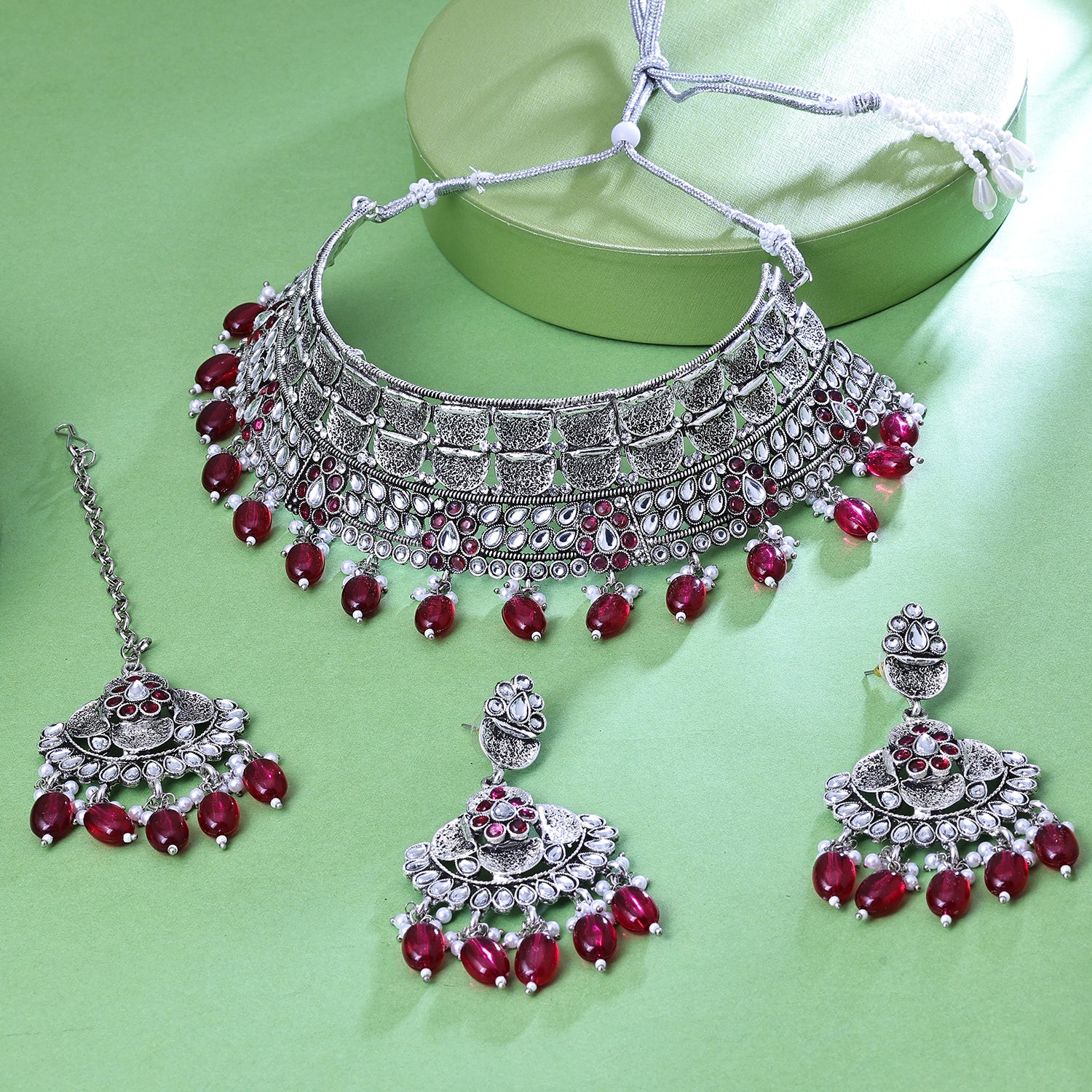 Sukkhi Charming Rhodium Plated Maroon Kundan Collar Necklace Set With Maang Tikka for Women