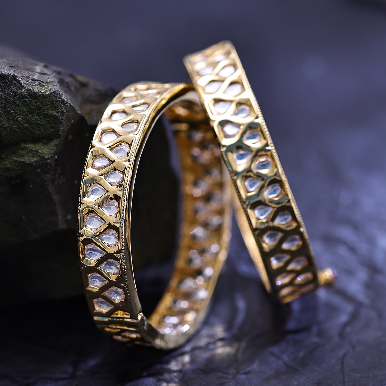 Sukkhi Telegenic Golden Reversible Stone Gold Plated Traditional Set Of 2 Bangles for Women