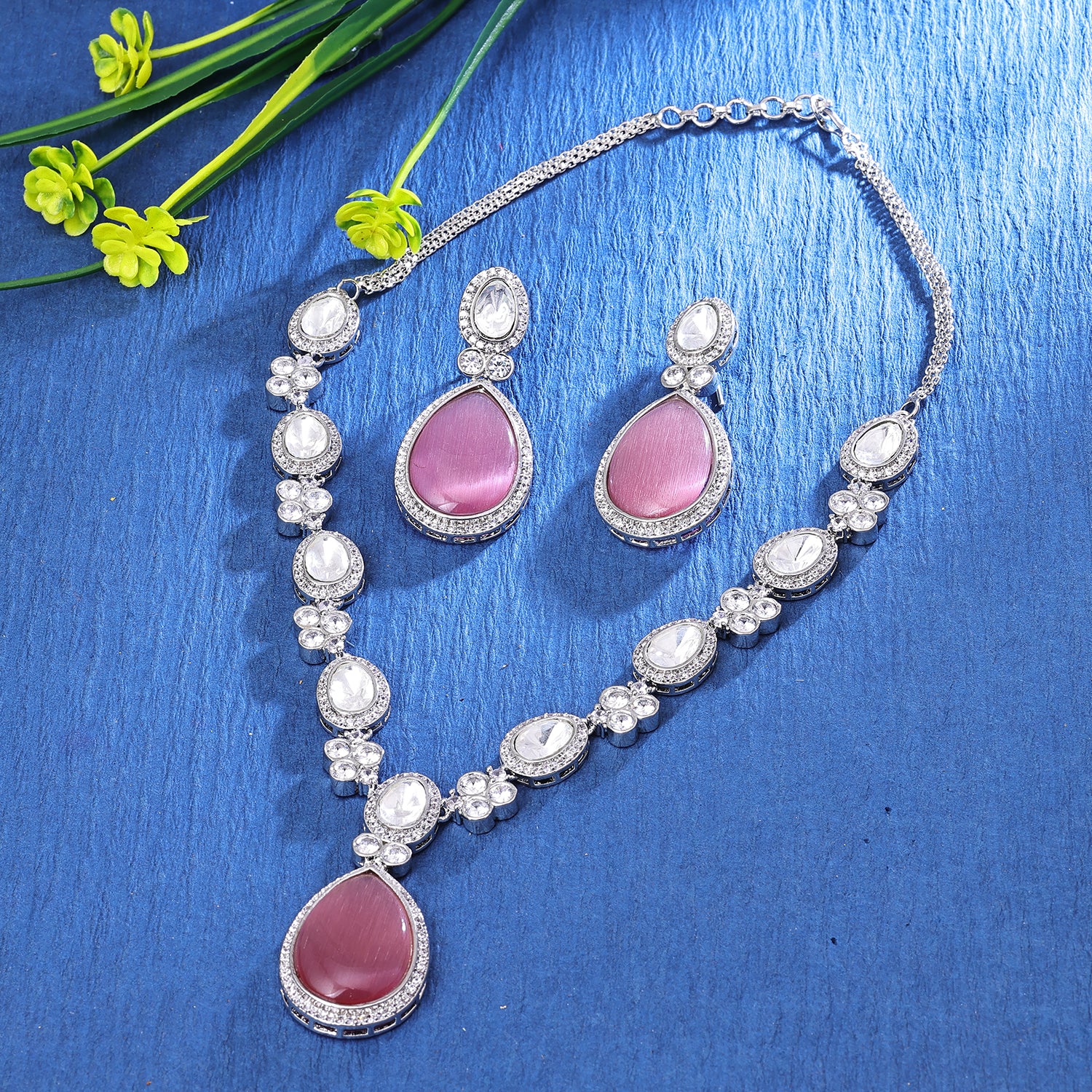 Sukkhi Pretty Gold Plated Necklace Set For Women
