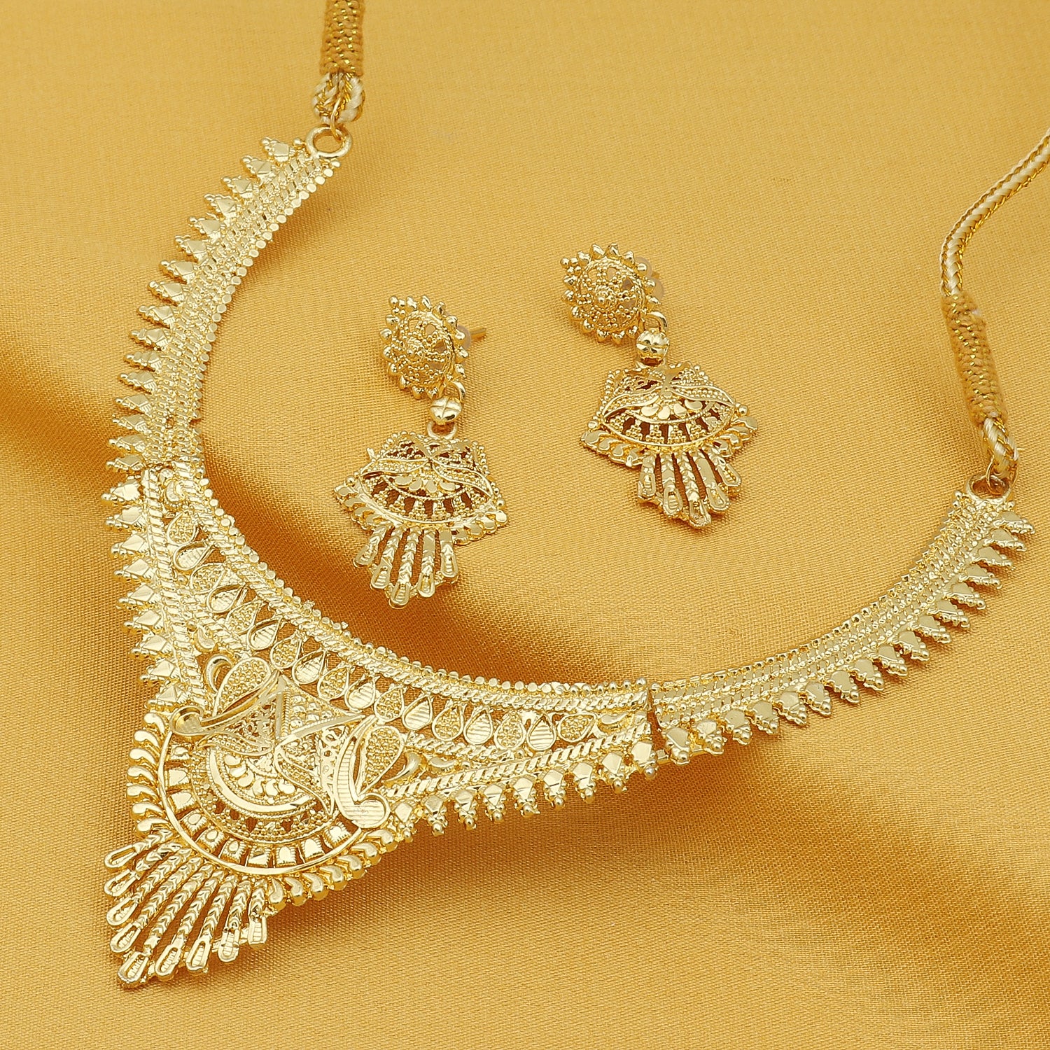 Sukkhi Exotic 24 Carat Gold Plated Choker Necklace Set for Women