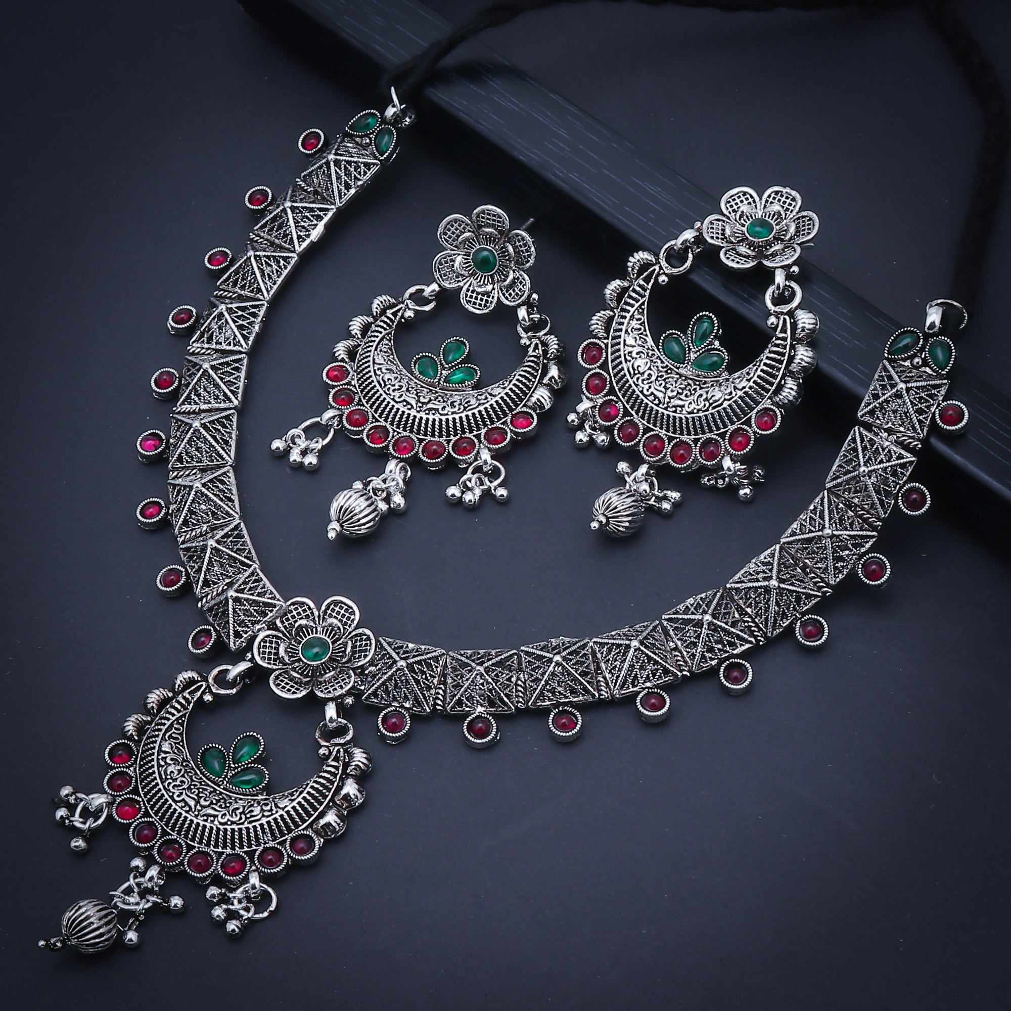 Sukkhi Ravishing Oxidised Choker Necklace Set for Women