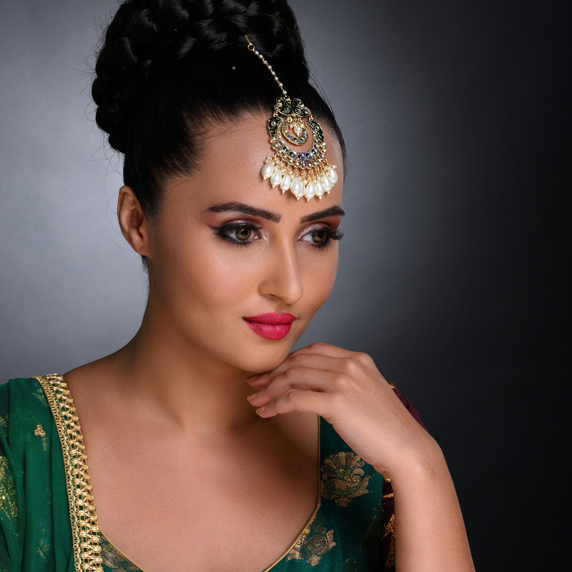 Sukkhi Fashionable Kundan Gold Plated Pearl Maangtikka Worn By Karisma Kapoor