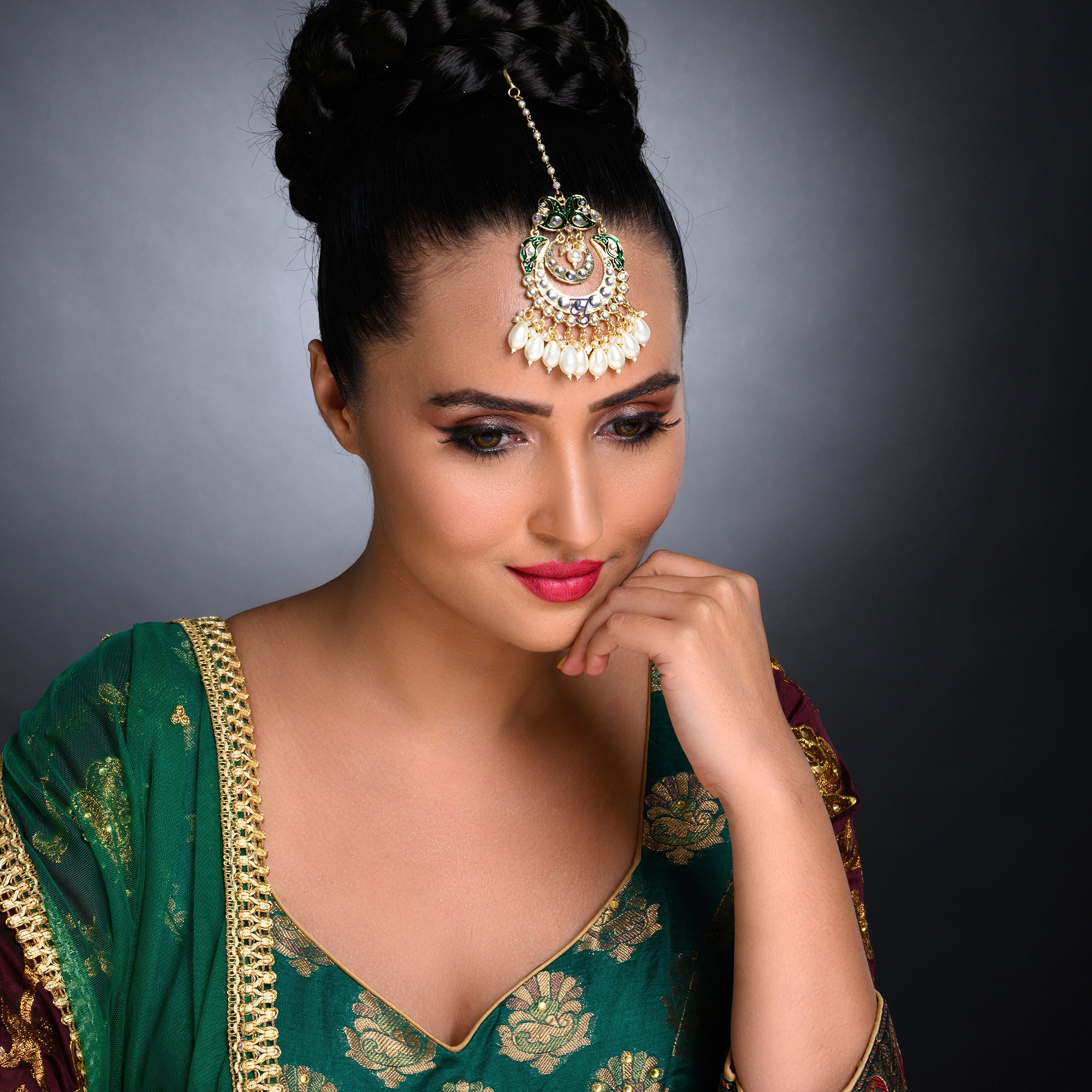 Sukkhi Fashionable Kundan Gold Plated Pearl Maangtikka Worn By Karisma Kapoor