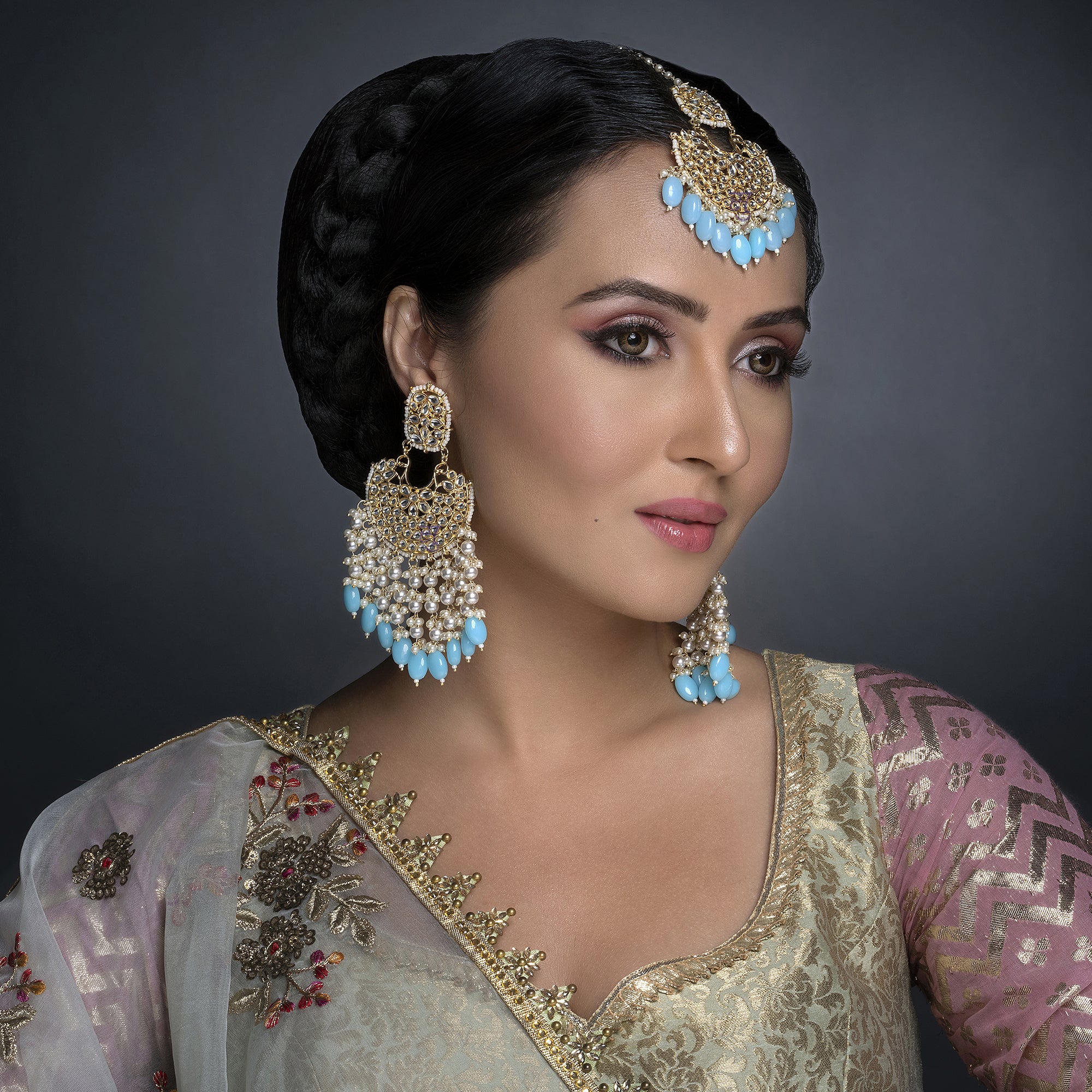 Sukkhi Modish Kundan Gold Plated Pearl Earring Maangtikka Set Worn By Karisma Kapoor