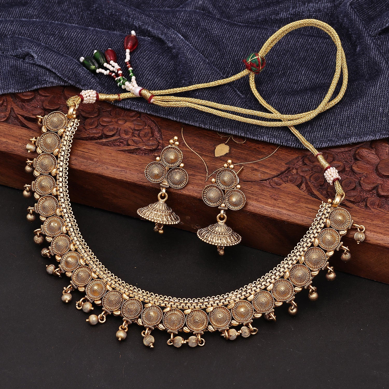 Sukkhi Shimmering Choker Golden Gold Plated Necklace Set For Women
