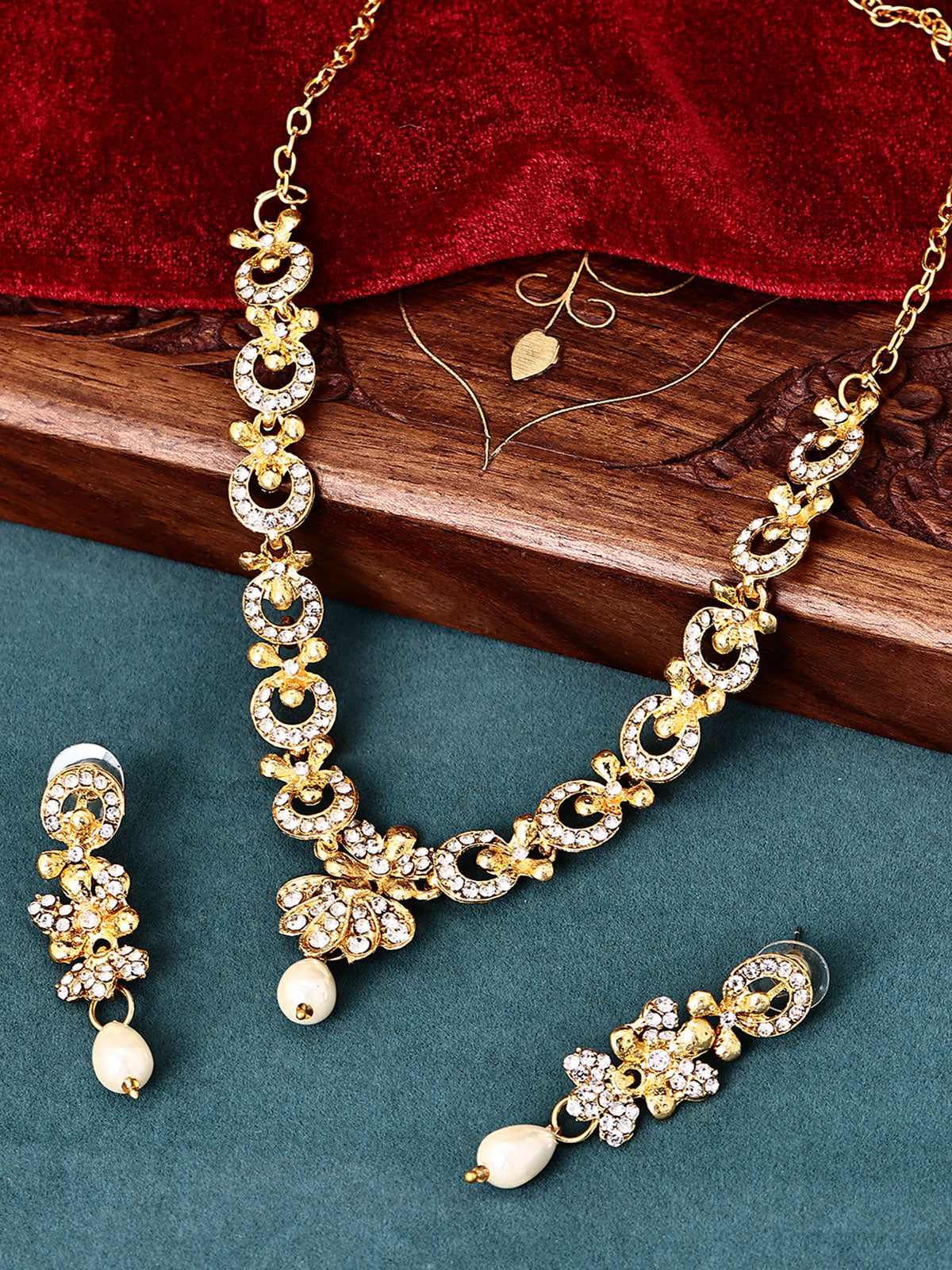 Sukkhi Glittery Gold Plated Austrian Diamond Necklace Set For Women 2559NADP550