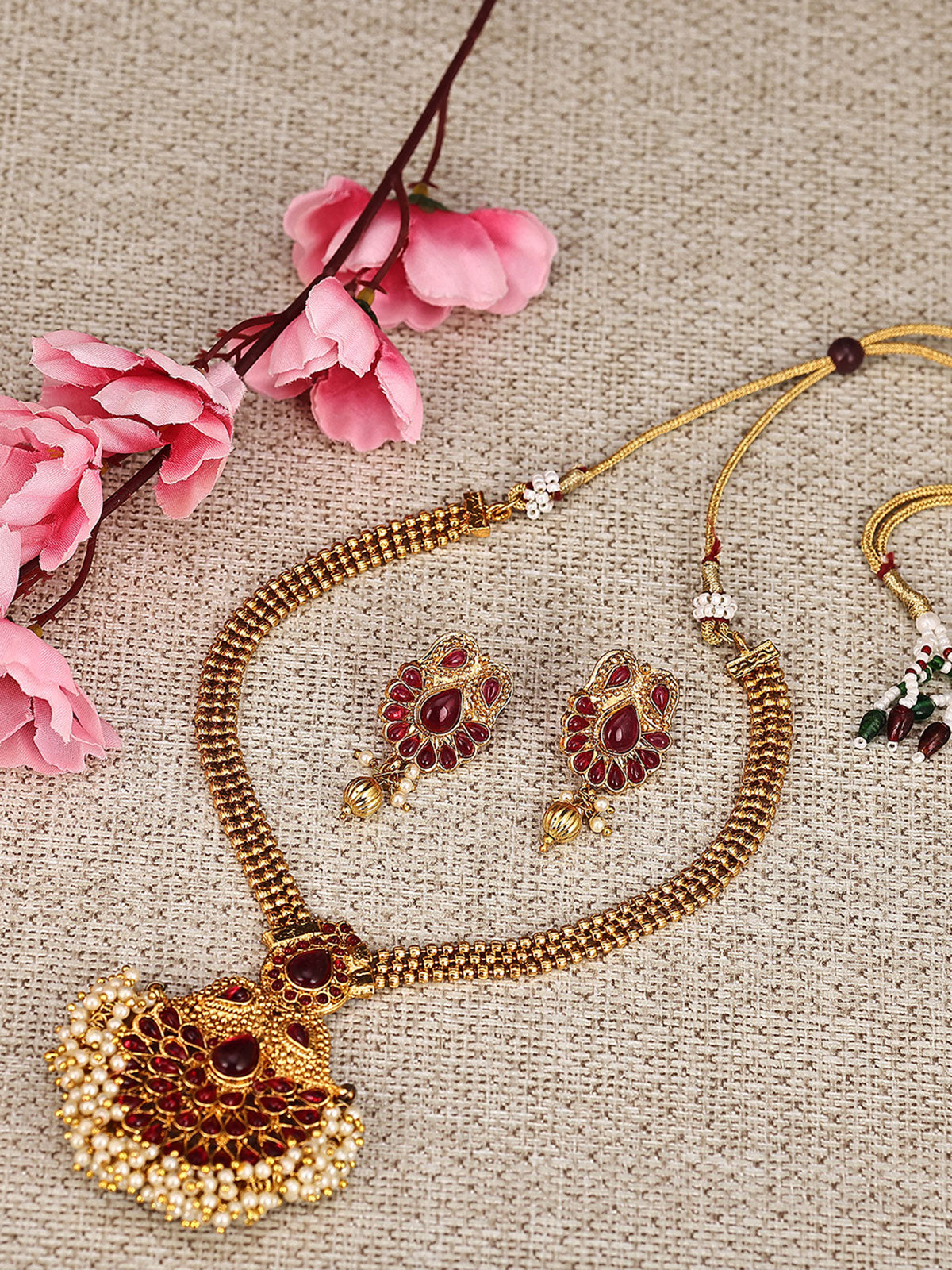 Sukkhi Divine Kairi Gold Plated Necklace Set For Women 3195NGLDPP1050