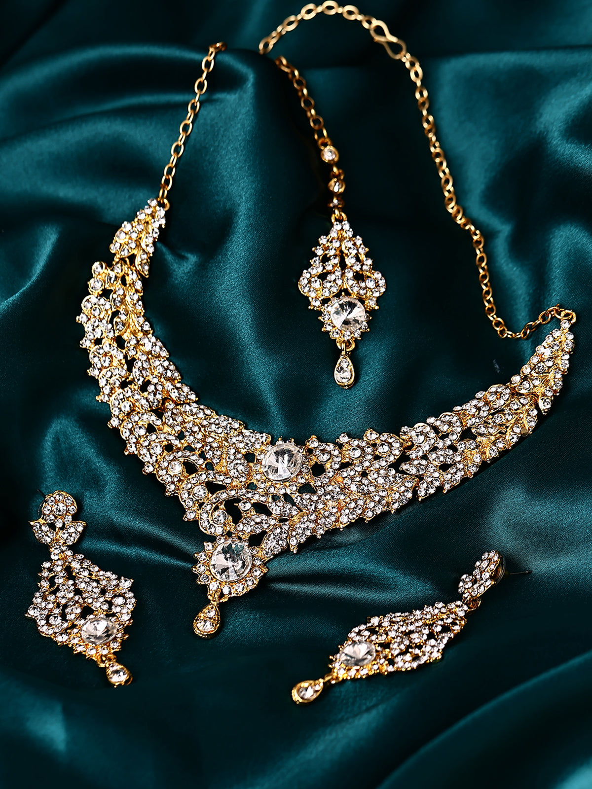 Sukkhi Gleaming Gold Plated Austrian Diamond Choker Necklace Set For Women 3241NADM1900