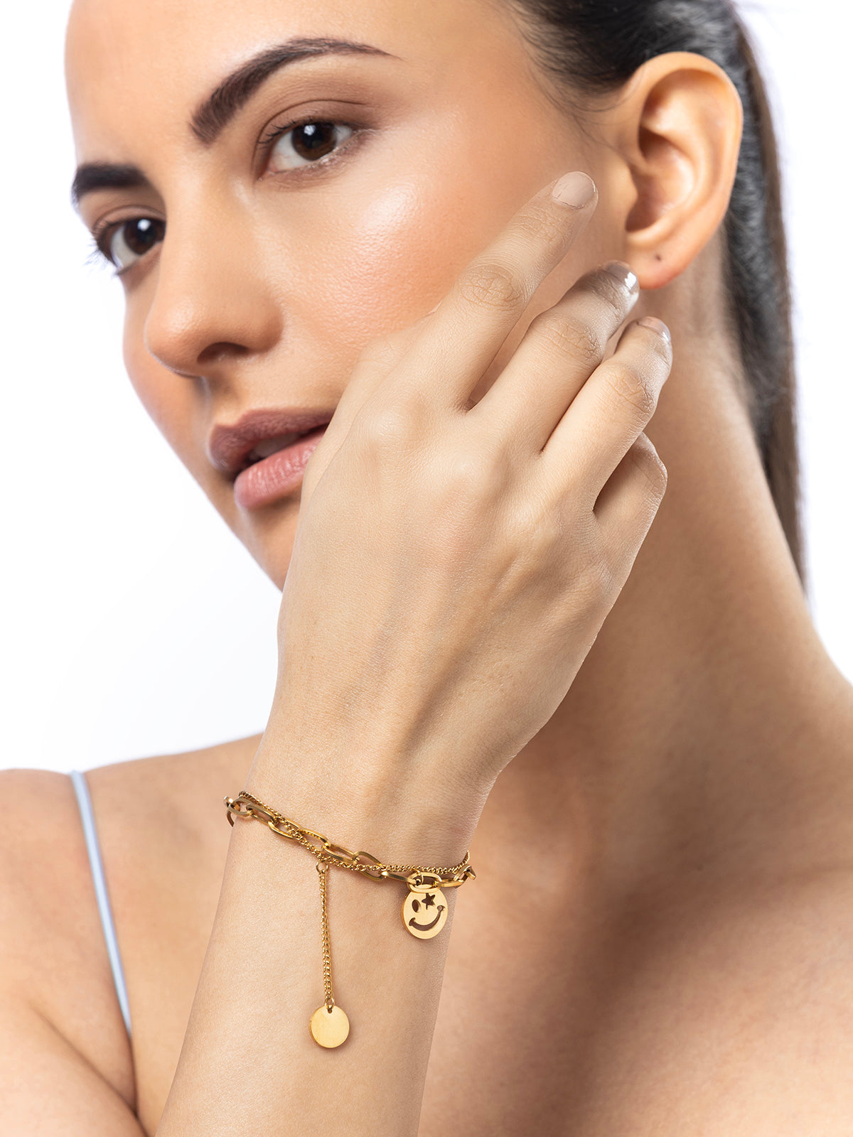 Scintillare By Sukkhi Western 18kGold Plated with Stainless Steel Smiley Charm Adjustable Bracelet Jewellery for Women and Girls|Anti Tarnish Jewellery|Gifts for Wife Girlfriend Mother Sister|BC107011