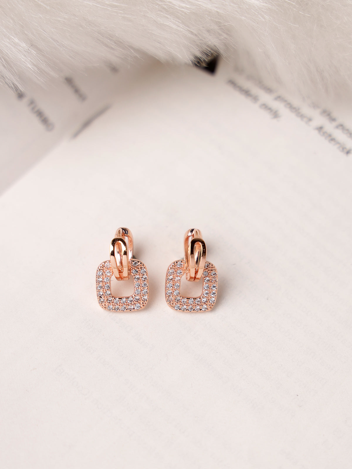 Scintillare by Sukkhi Attractive Gold Plated Grey & Crystals Stones Contemporary Dangler Earring for Women & Girls Stylish Fashion|Birthday Gift for Girls & Women Anniversary Gift for Wife|E106543