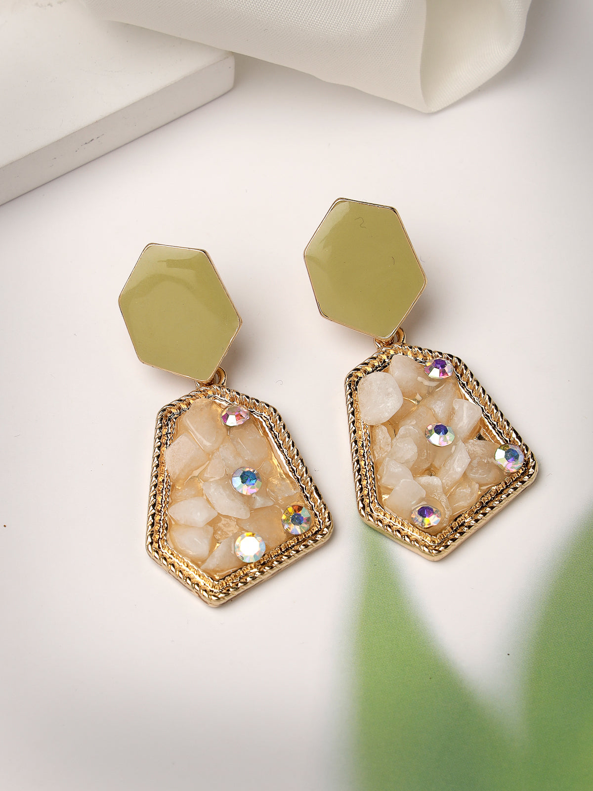 Scintillare by Sukkhi Decorative Stylish Gold Plated Crystals Stones Studded Hoop Earring for Women & Girls Stylish Fashion|Birthday Gift for Girls & Women Anniversary Gift for Wife|E106544