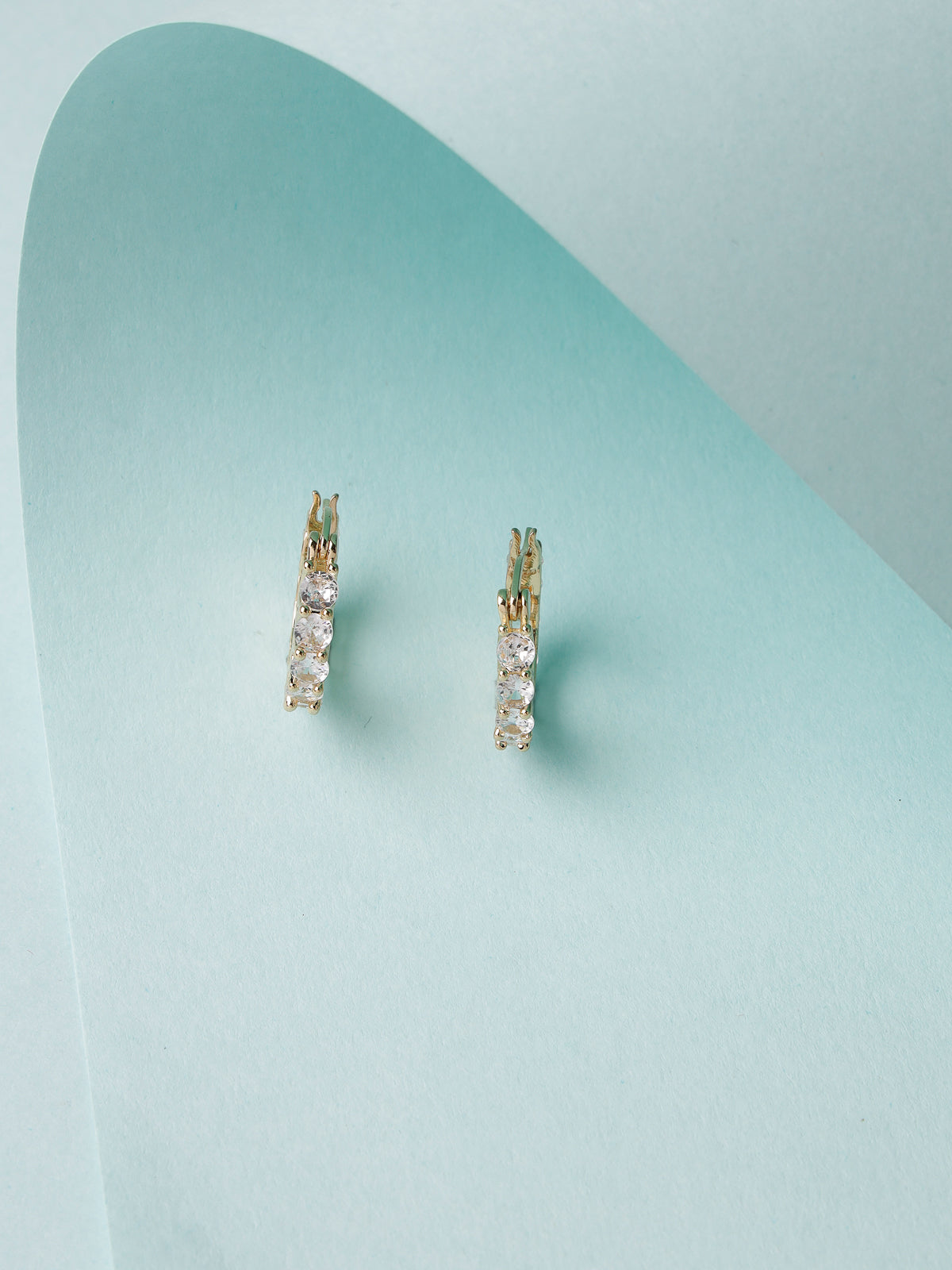 Scintillare by Sukkhi Classic Floral Style Gold Plated with Crystals Stones Studded Studs Earring for Women & Girls Stylish Fashion|Birthday Gift for Girls & Women Anniversary Gift for Wife|E106545