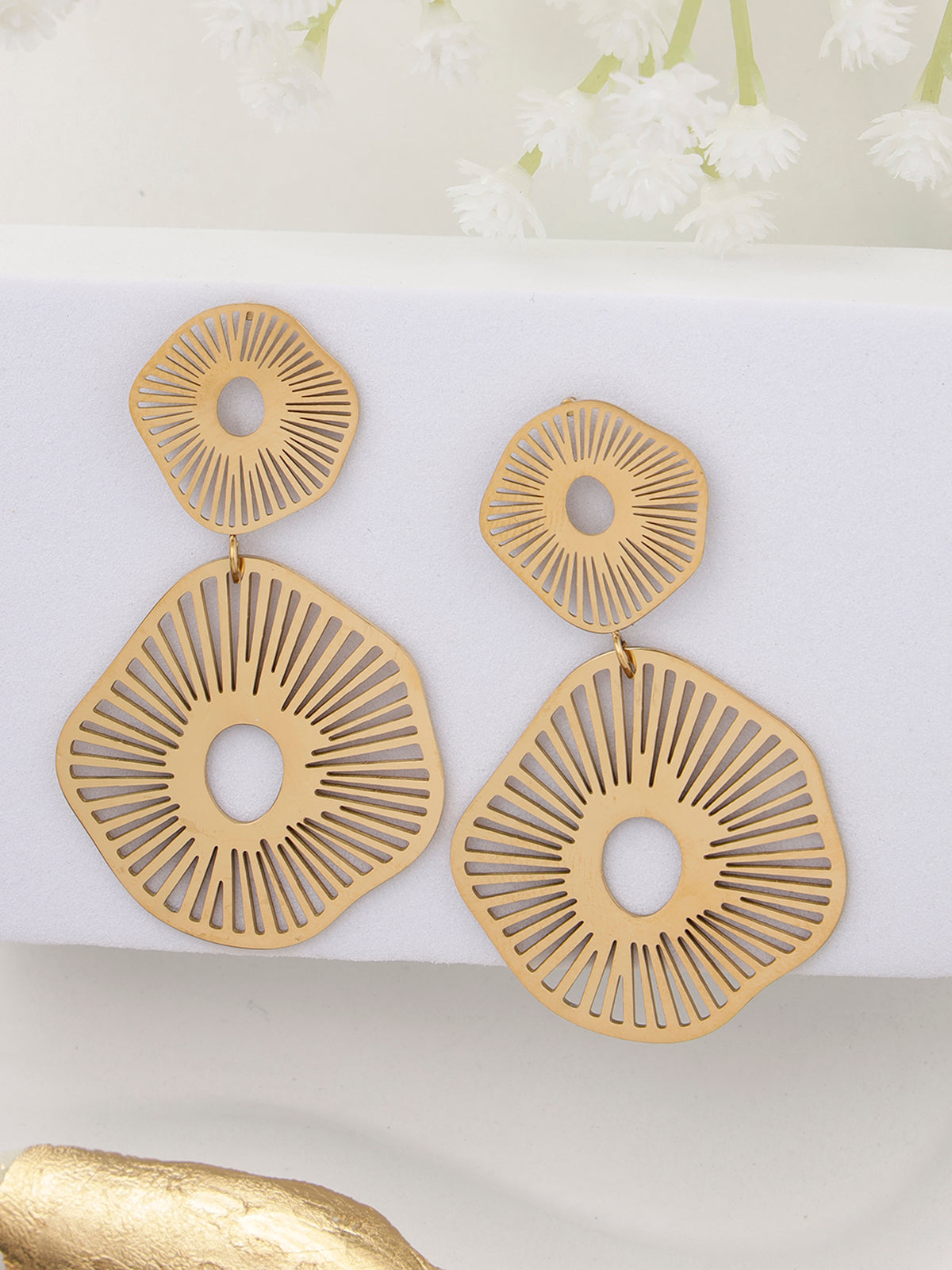 Scintillare By Sukkhi Incredible 18kGold Plated with Stainless Steel Dangler Earring Jewellery for Women & Girls|Anti Tarnish Jewellery |Gifts for Wife Girlfriend Mother Sister|E107003