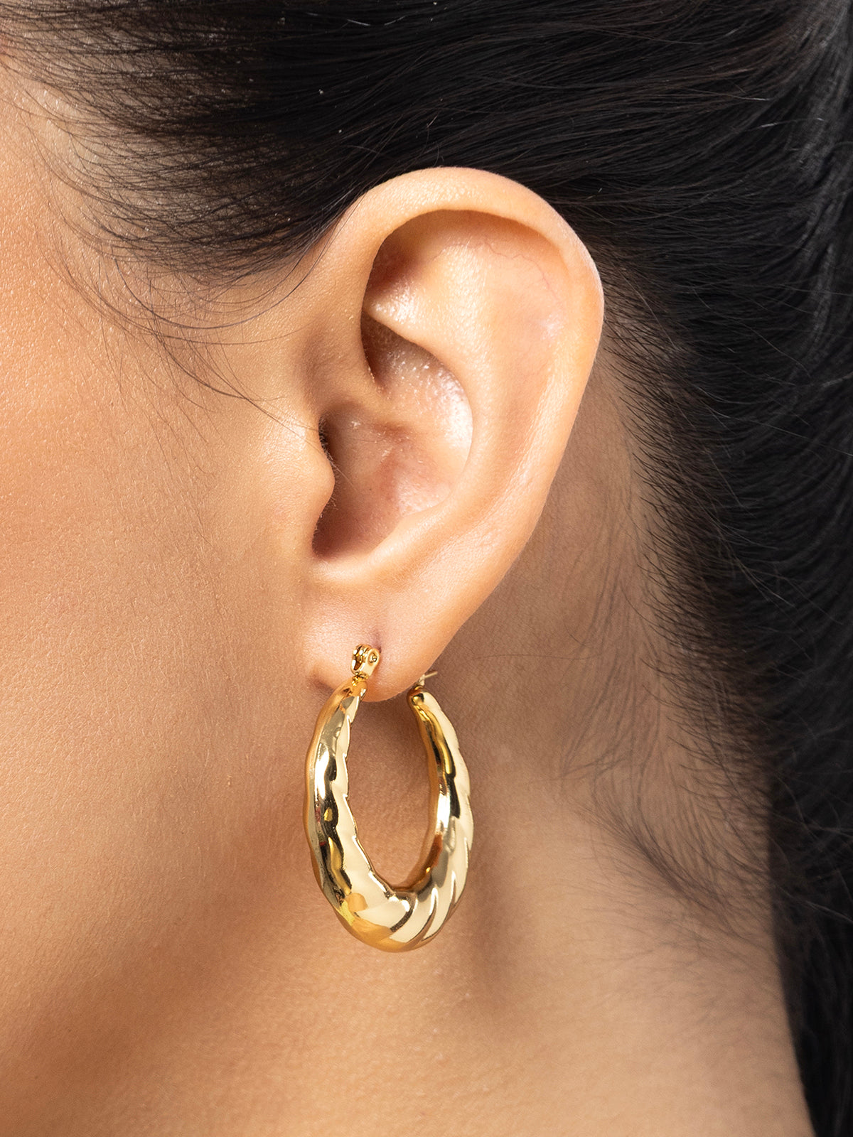 Scintillare By Sukkhi Excellent 18kGold Plated with Stainless Steel Round Hoop Earring Jewellery for Women & Girls|Anti Tarnish Jewellery|Gifts for Wife Girlfriend Mother Sister|E107030